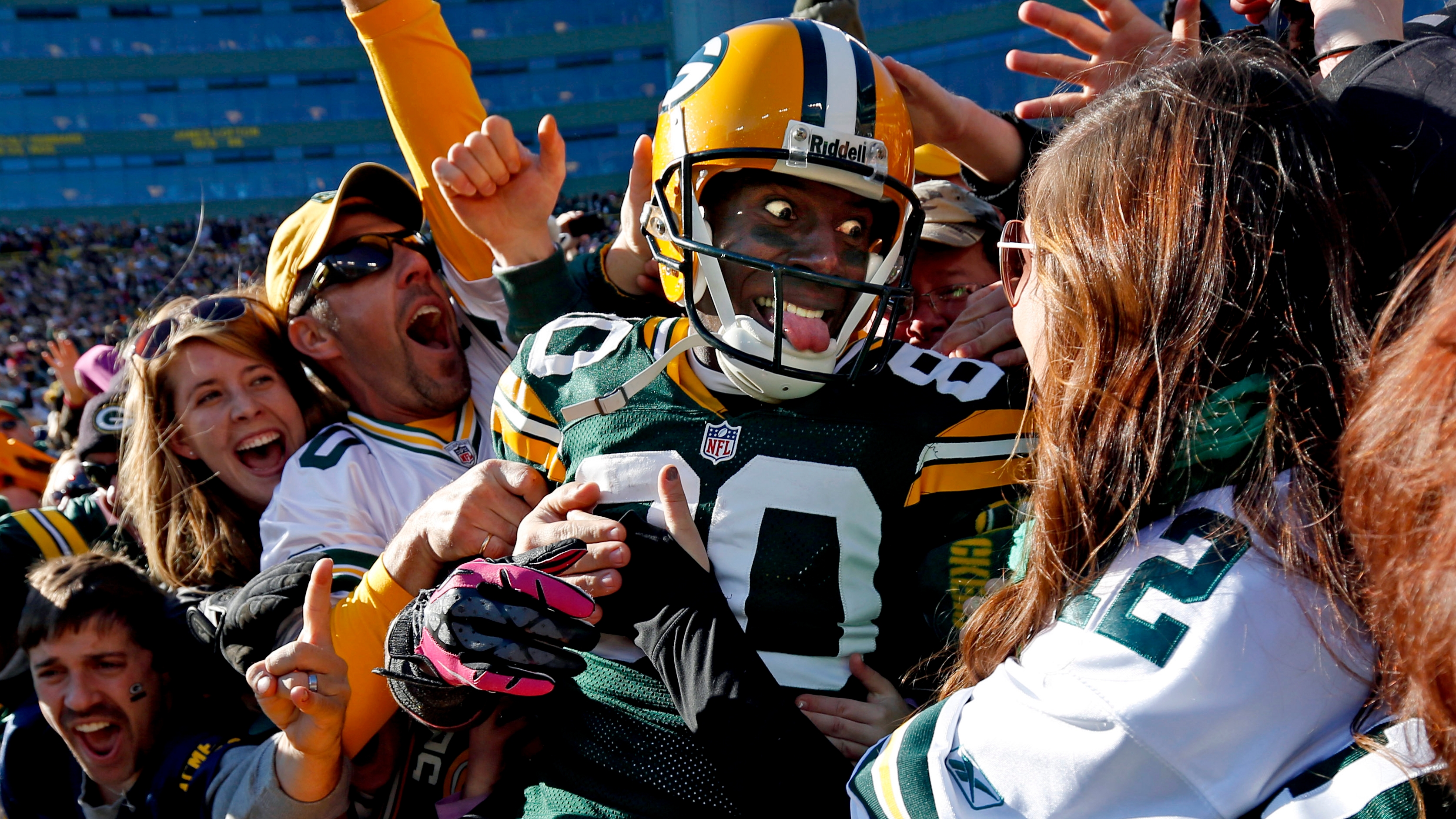 German Packers fans say being at Lambeau Field 'feels like family'