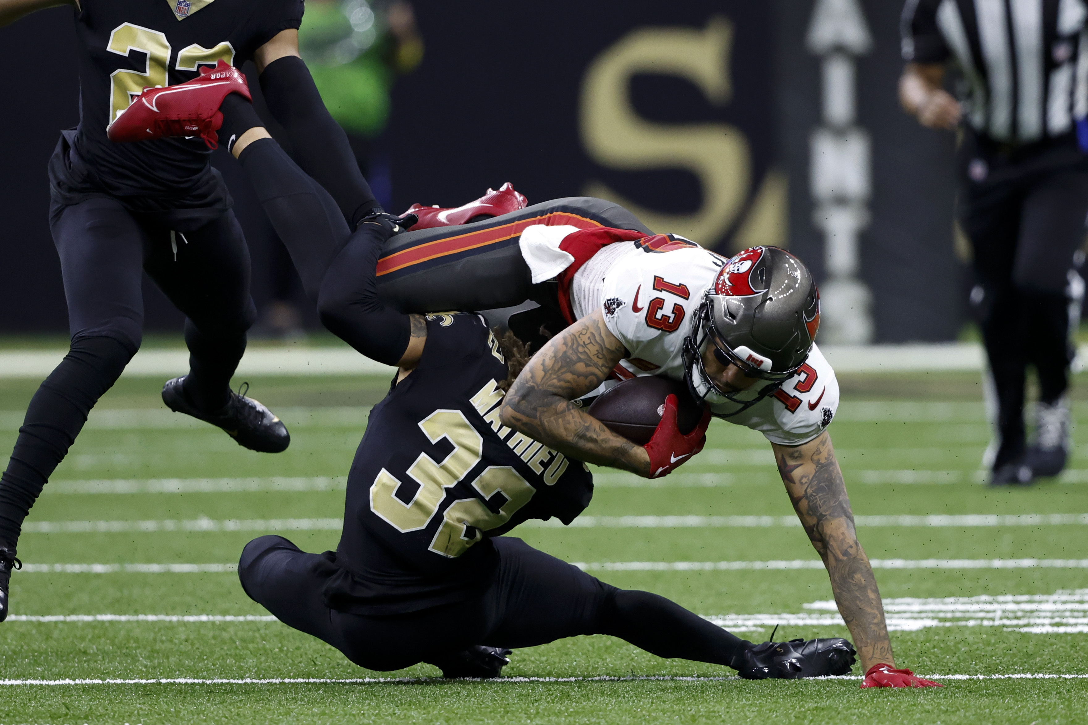 Live updates: Bucs rally late to beat Saints