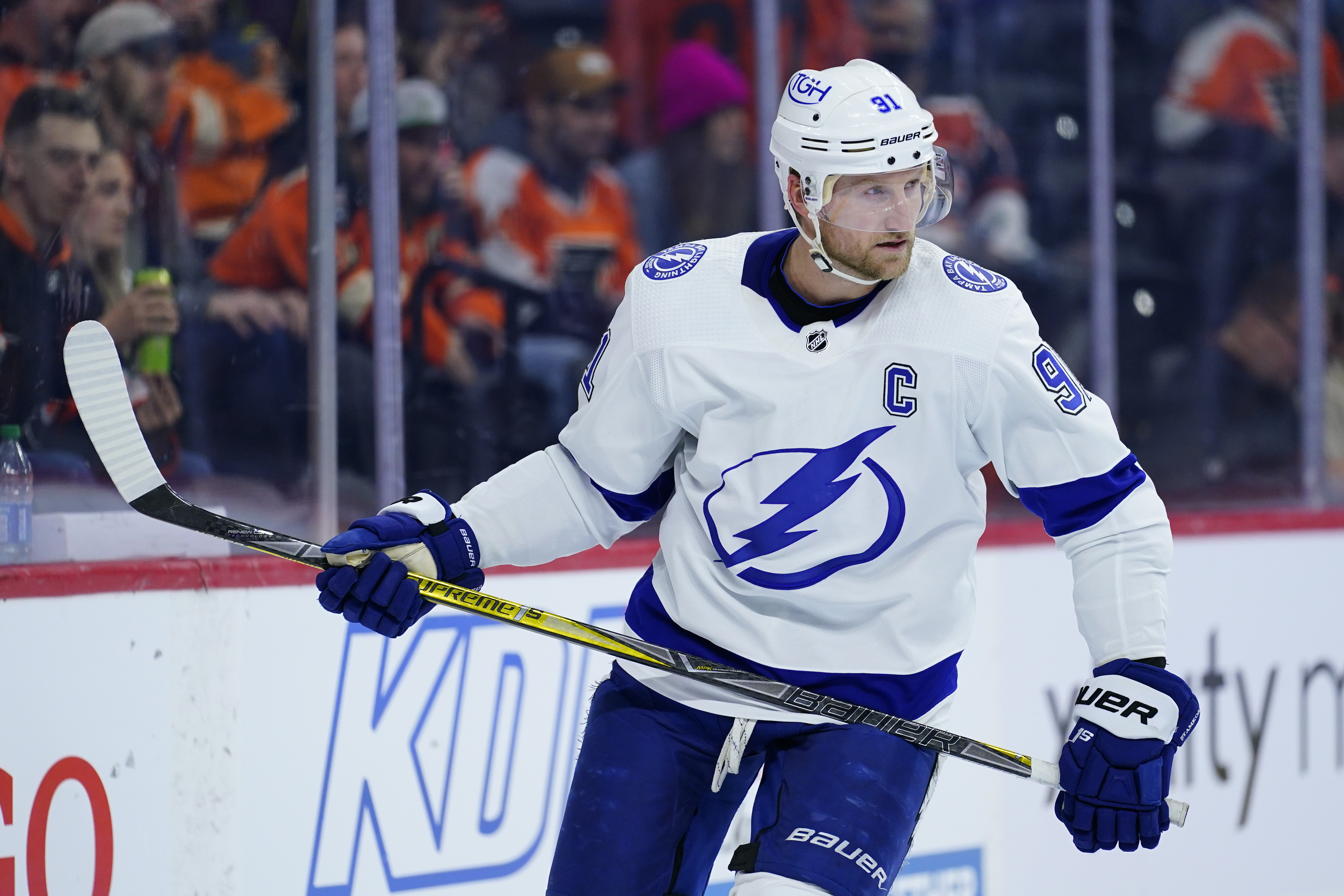 Stamkos and Palat score late, Lightning stop Senators 5-3