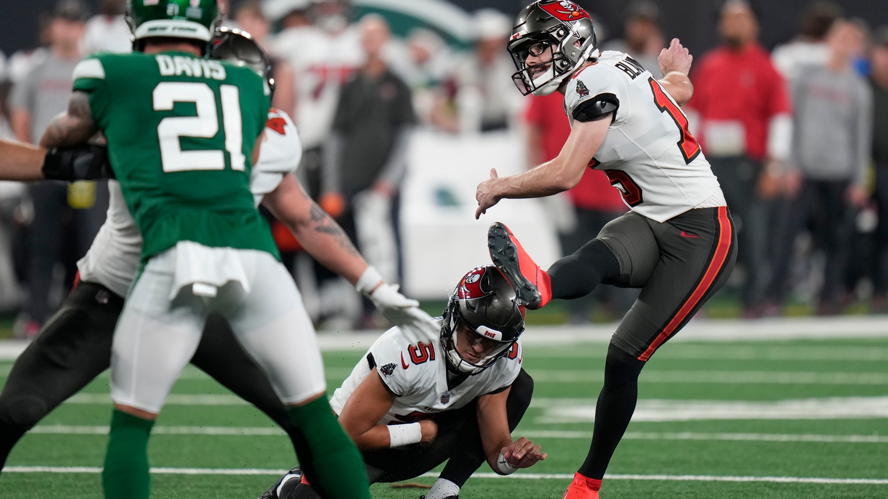 Tampa Bay Buccaneers sign kicker Rodrigo Blankenship - Bucs