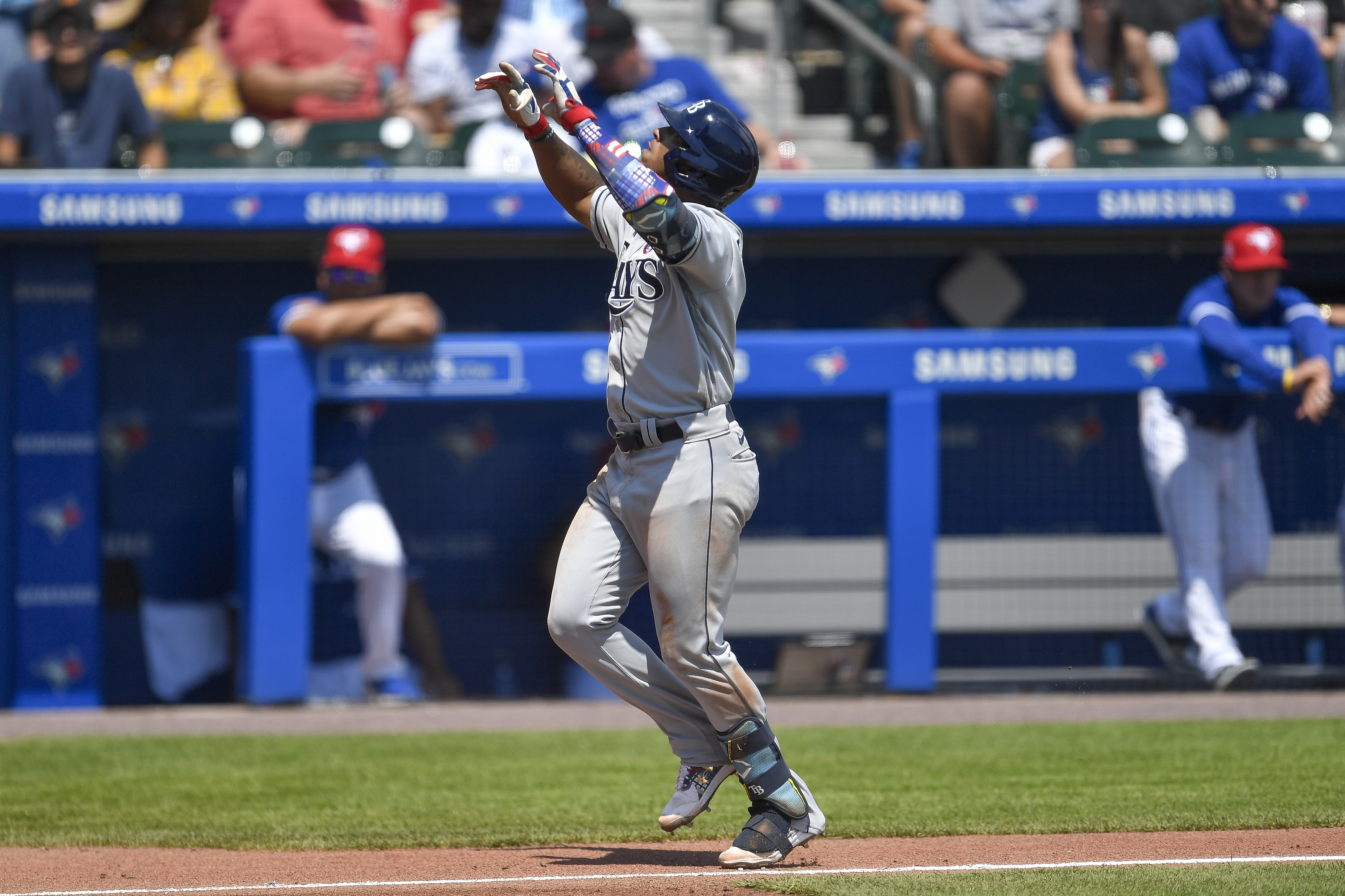 Slumping Twins visit Toronto with Blue Jays flying high