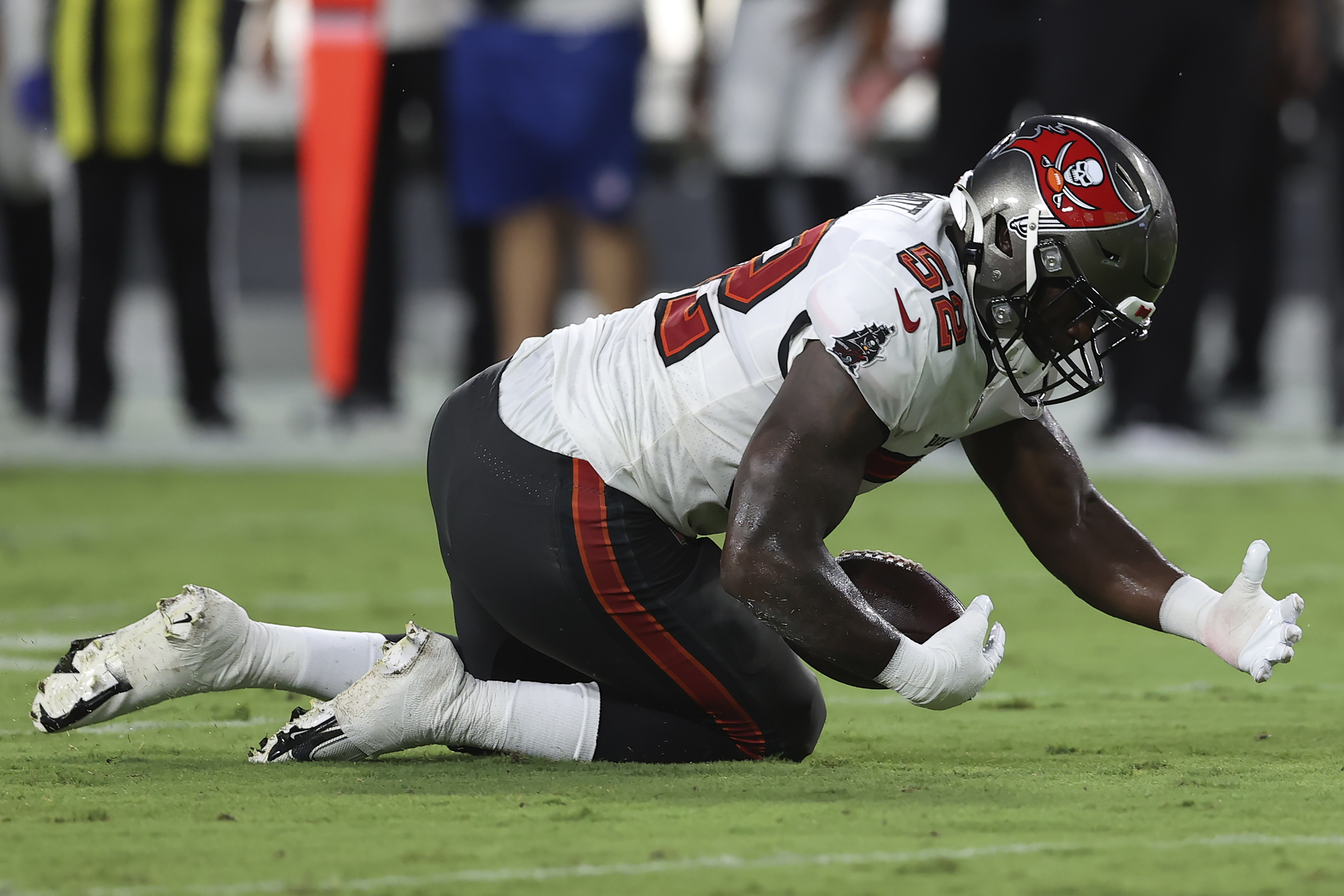 Bucs rookie linebacker Joe Tryon puts huge hit on Bengals quarterback in  1st preseason game