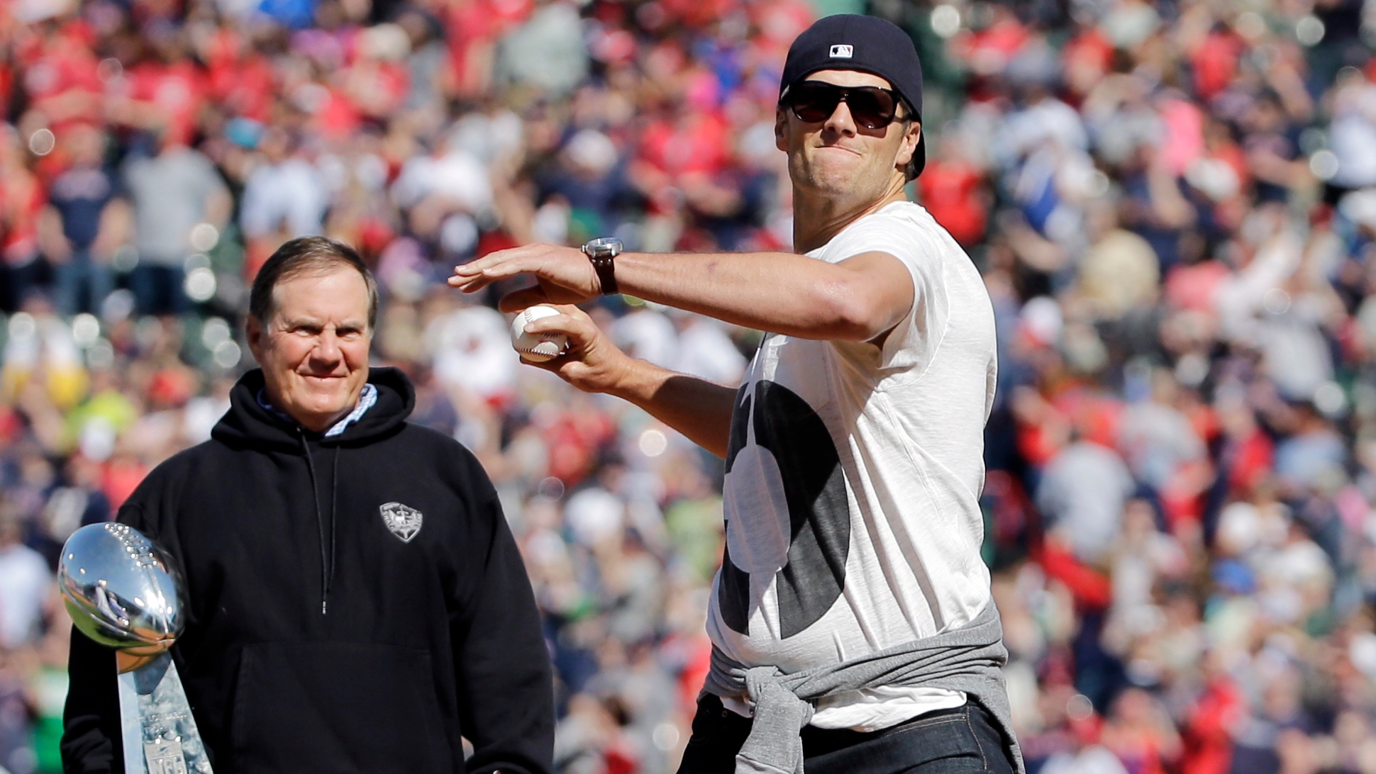 Tom Brady fans react to surprise return to NFL
