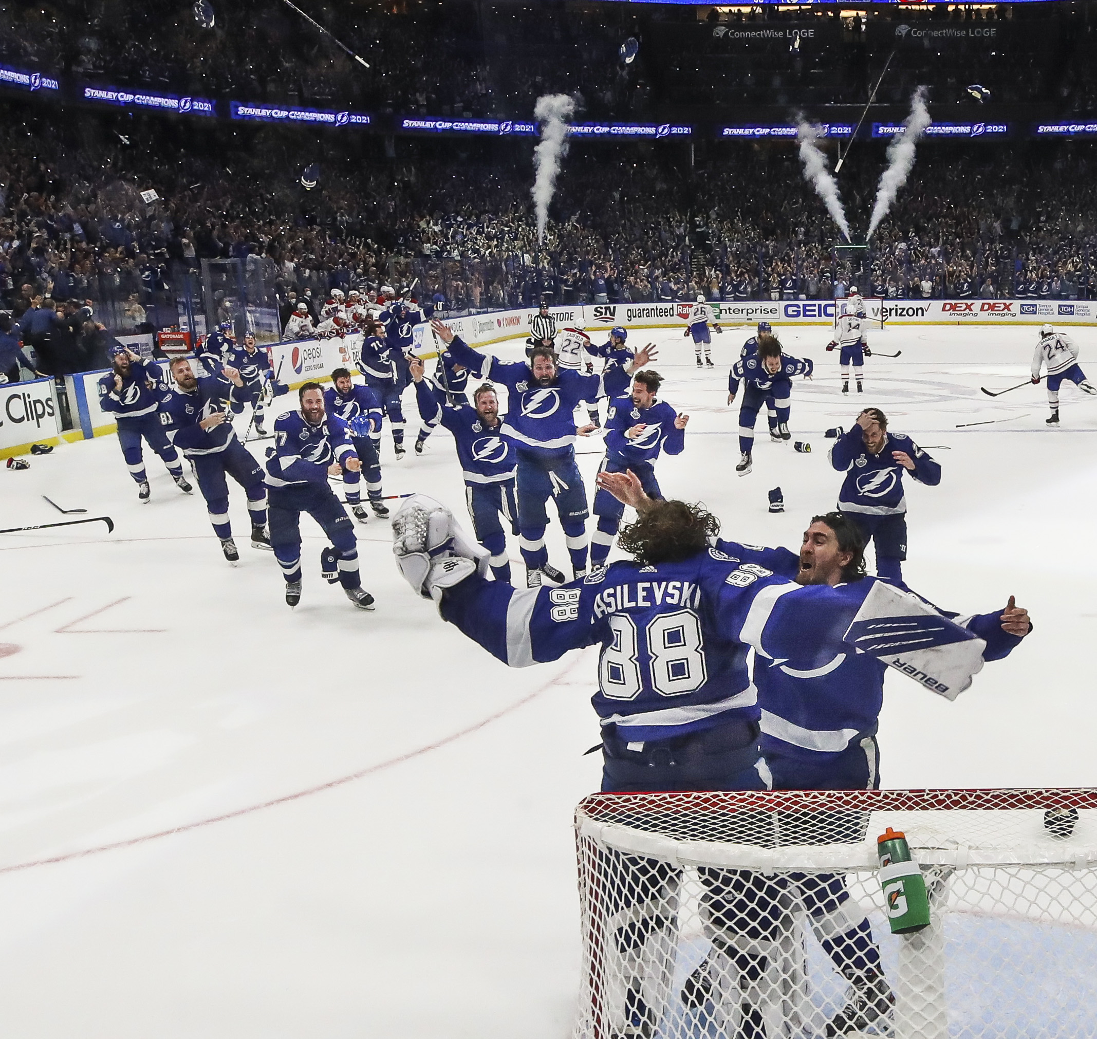 NHL Photographer Snaps Stunning Heart-Shaped Shot of Stanley Cup