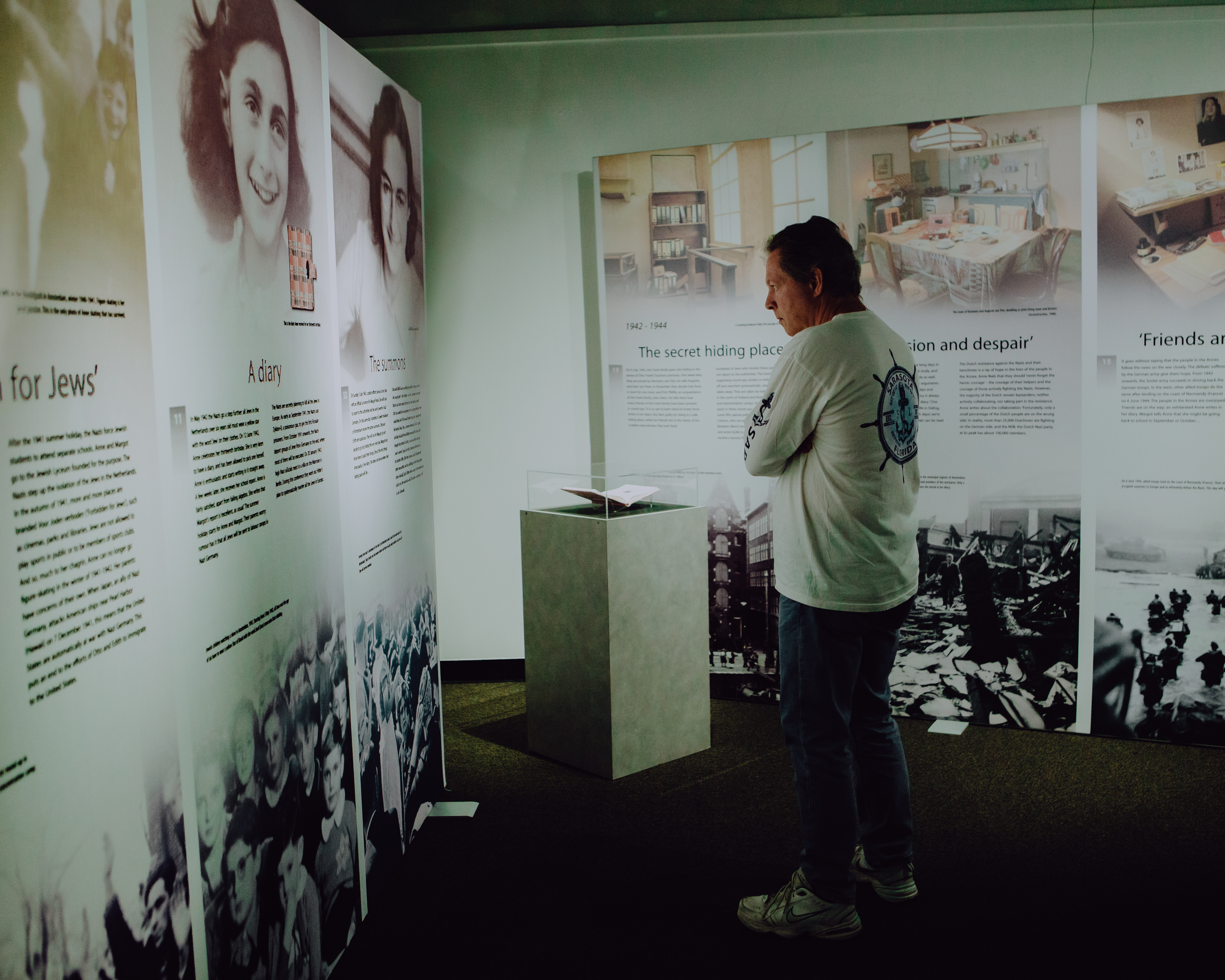 Virtual reality brings you inside Anne Frank's annex at Holocaust Museum