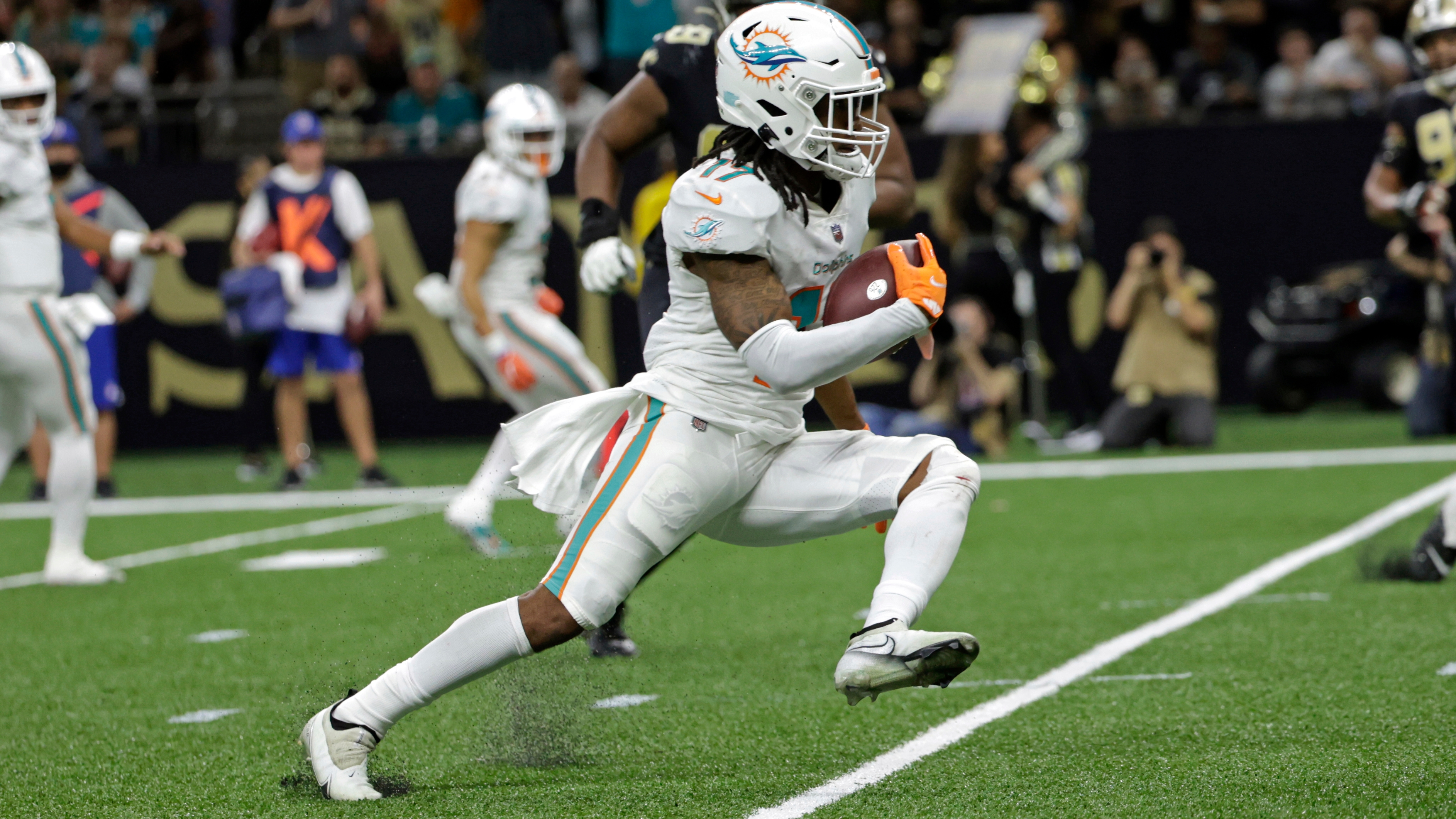 What happens to the Miami Dolphins' passing game if Jaylen Waddle