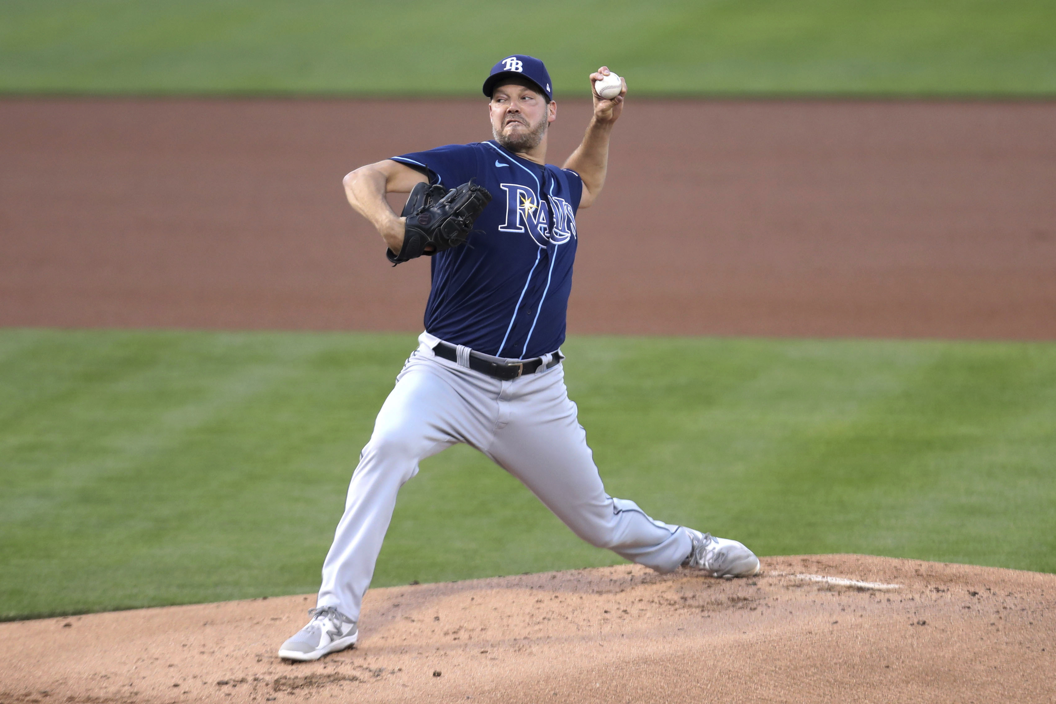 Felix Hernandez throws perfect game for Seattle, beats Tampa Bay 1-0 