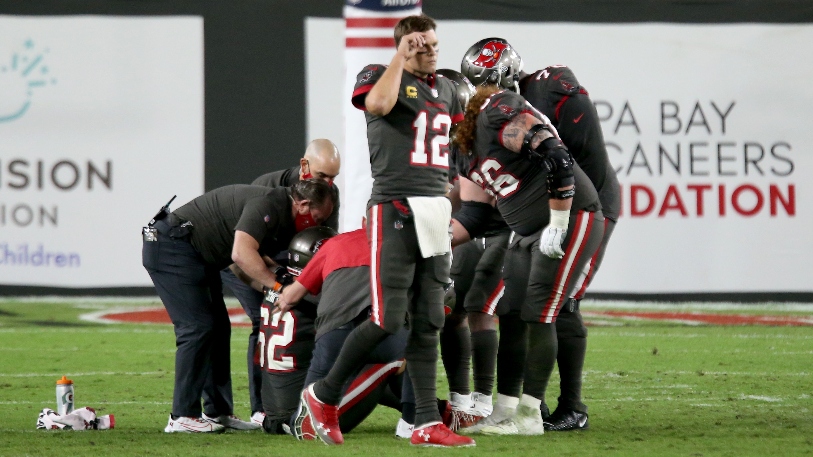 A major key to the Bucs' hopes for another Super Bowl just went down with a  knee injury, Sports & Recreation, Tampa