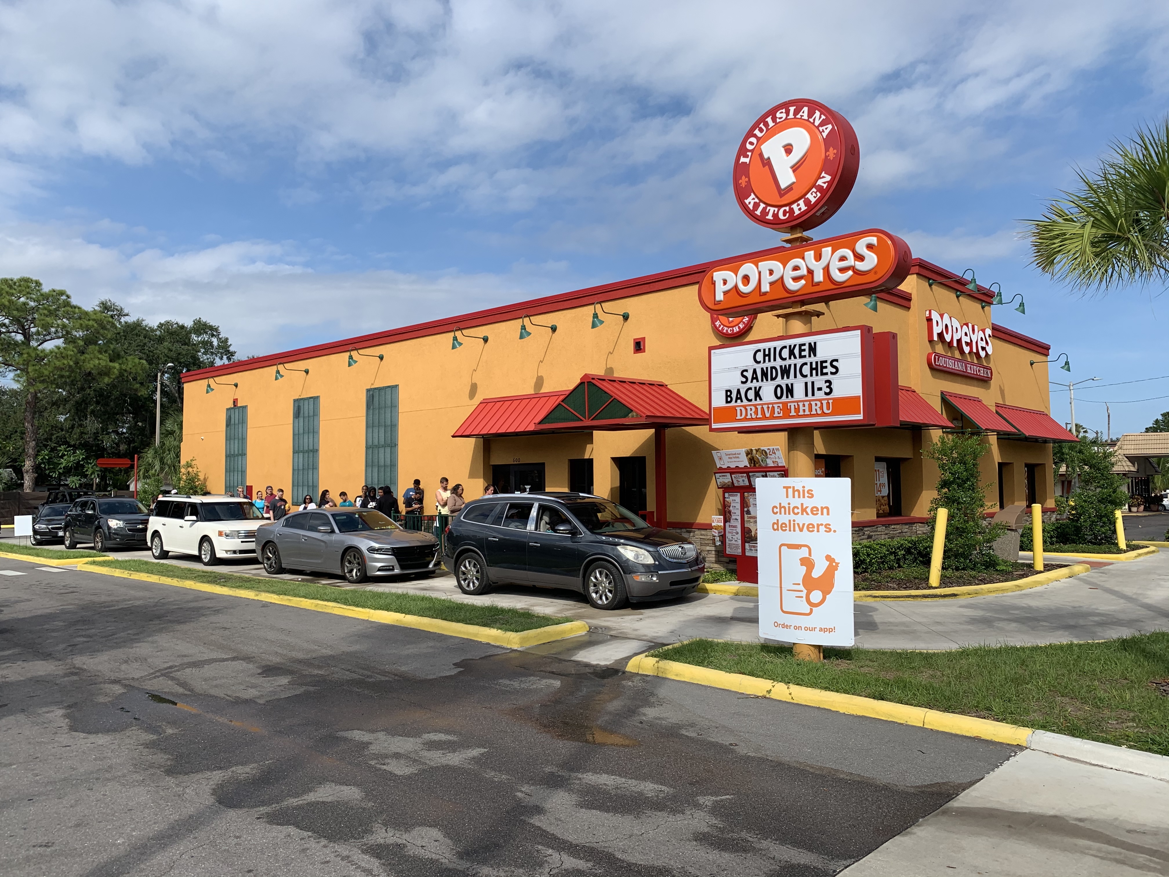 The Popeyes Chicken Sandwich Is Back Residents Are Flocking To Get It