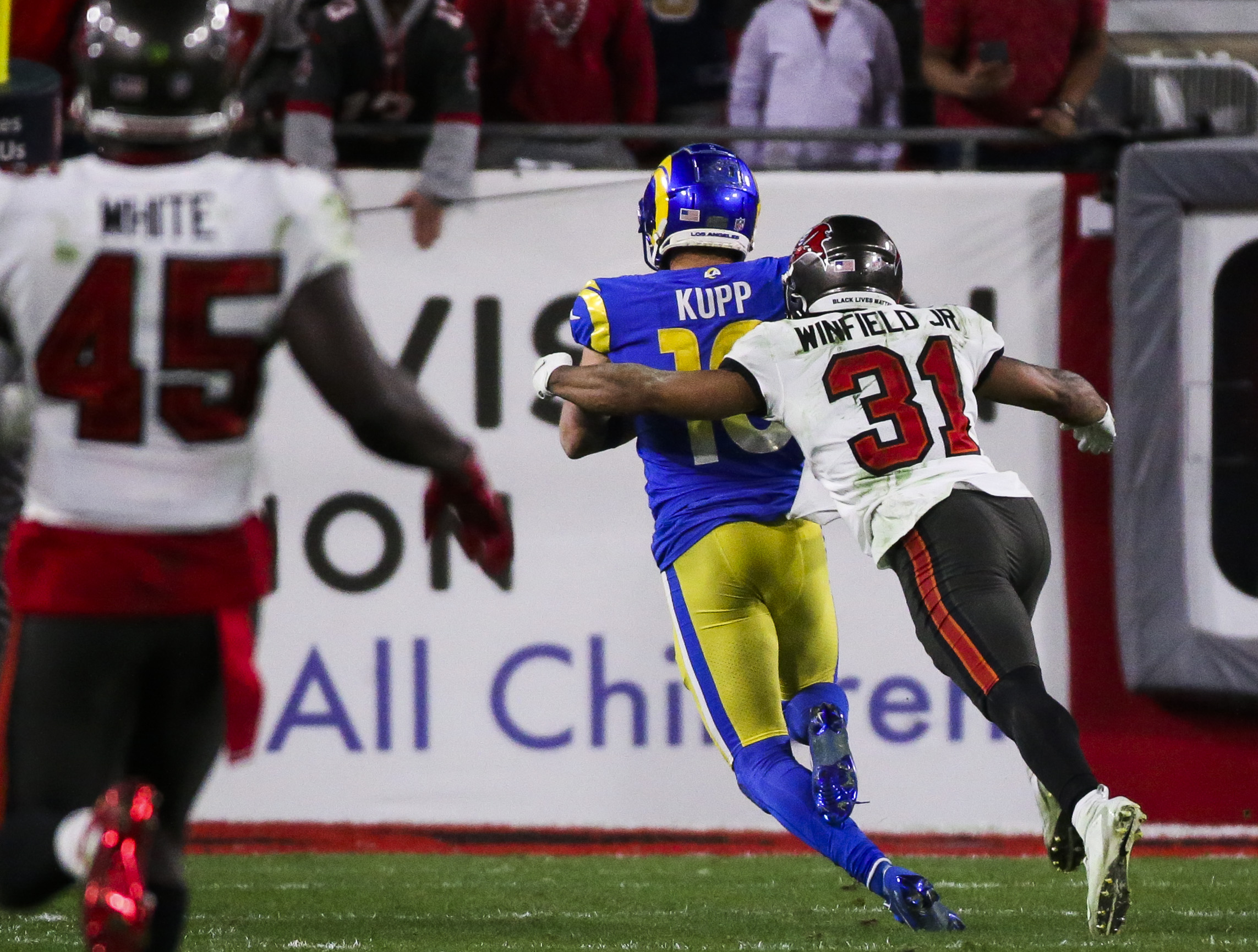 Los Angeles Rams stave off furious Tampa Bay Buccaneers comeback