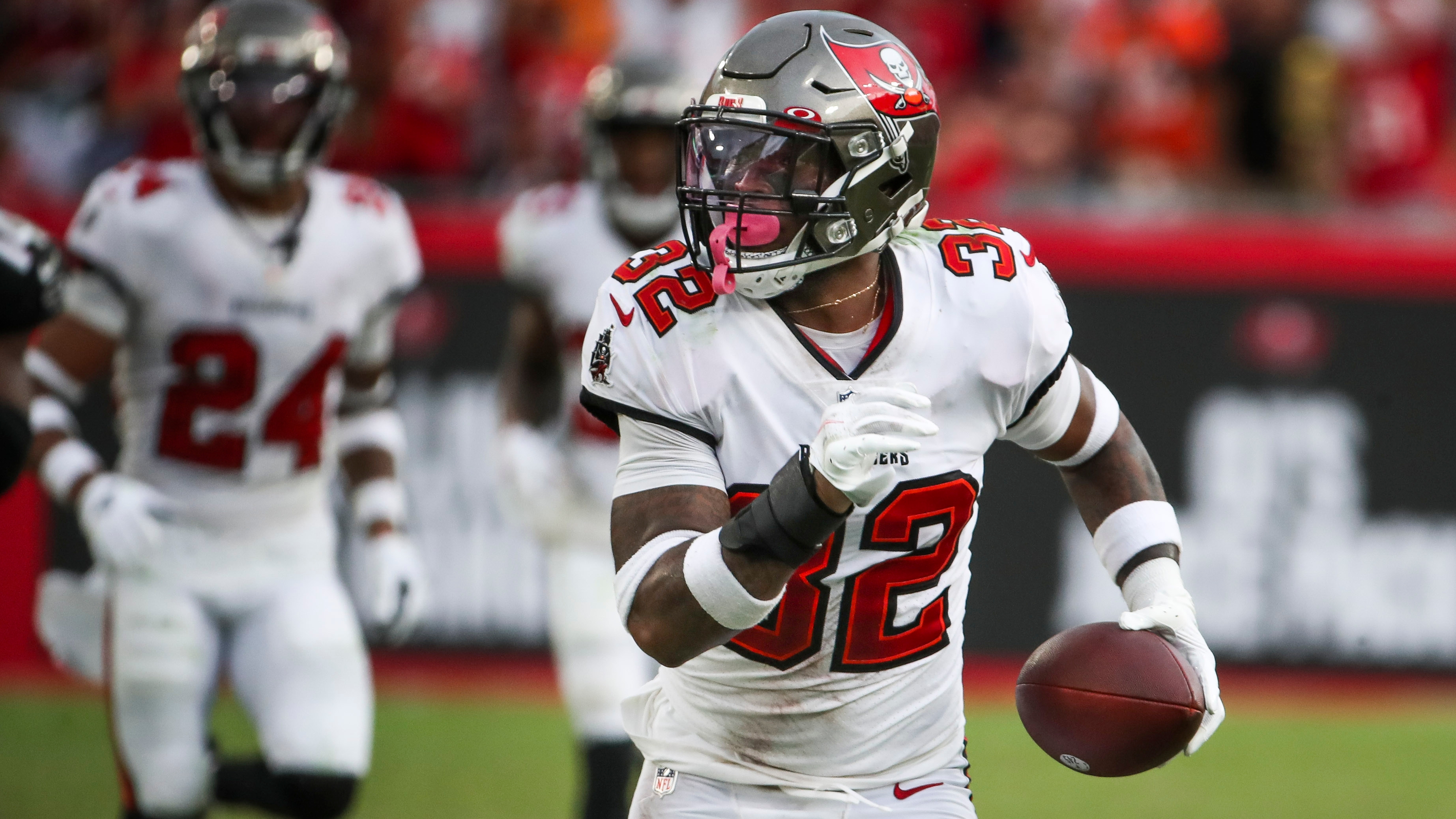 Antonio Brown, Mike Edwards To Rejoin Buccaneers