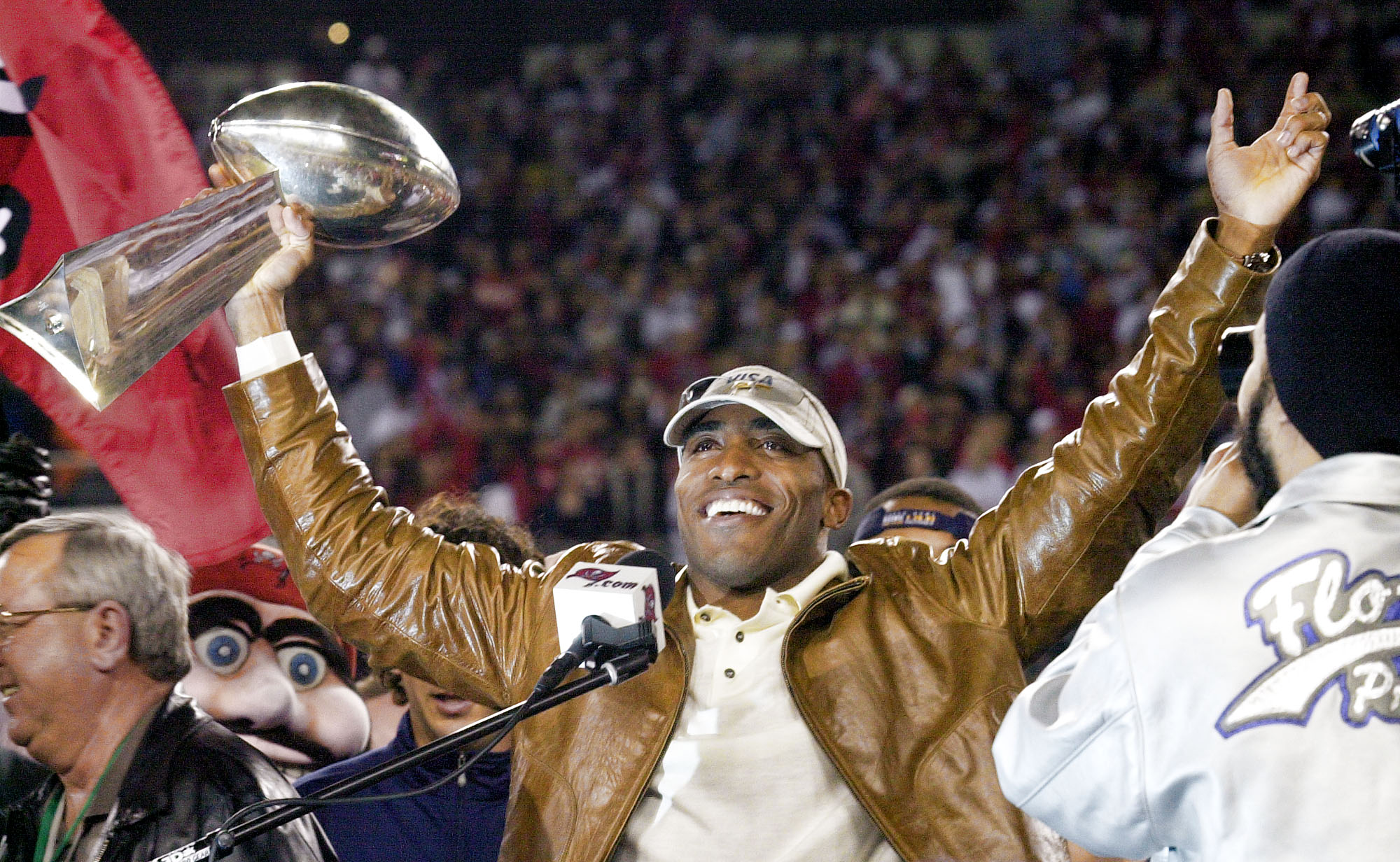 Tiki Barber's hilarious reaction to Rondé Barber's Hall of Fame news