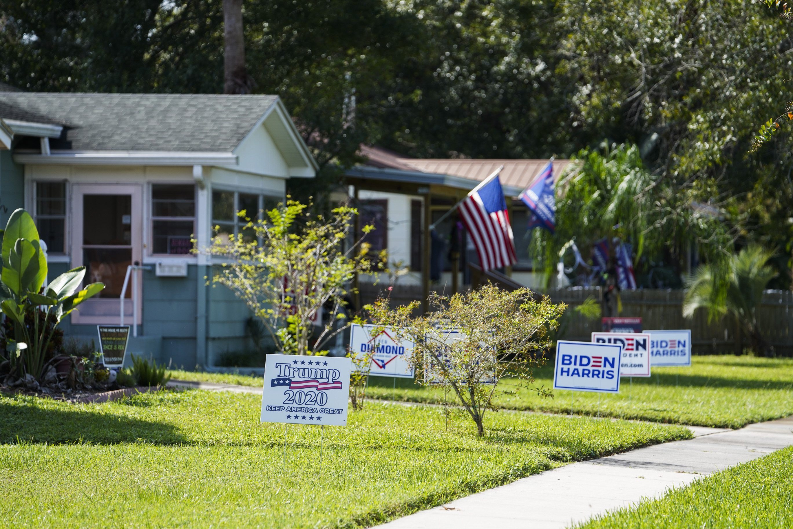 On A St Petersburg Block Neighbors Stay Neighborly Despite Opposing Signs