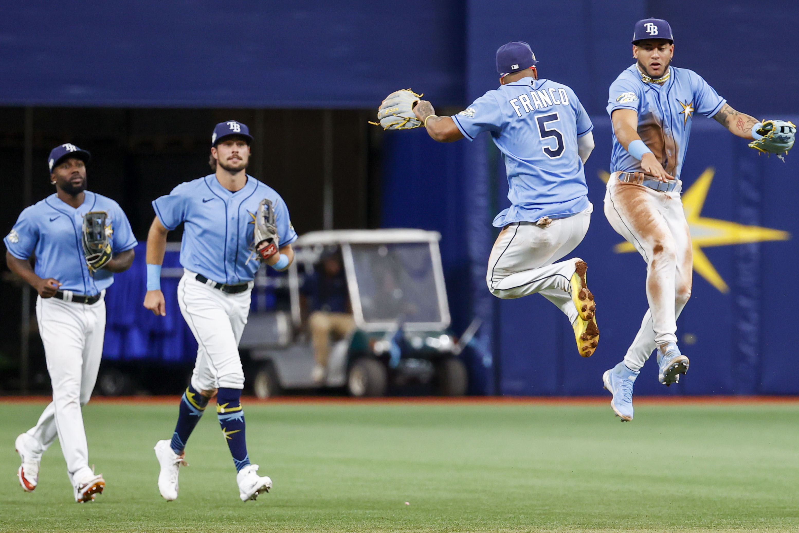 Jose Siri's solo home run, 04/12/2022