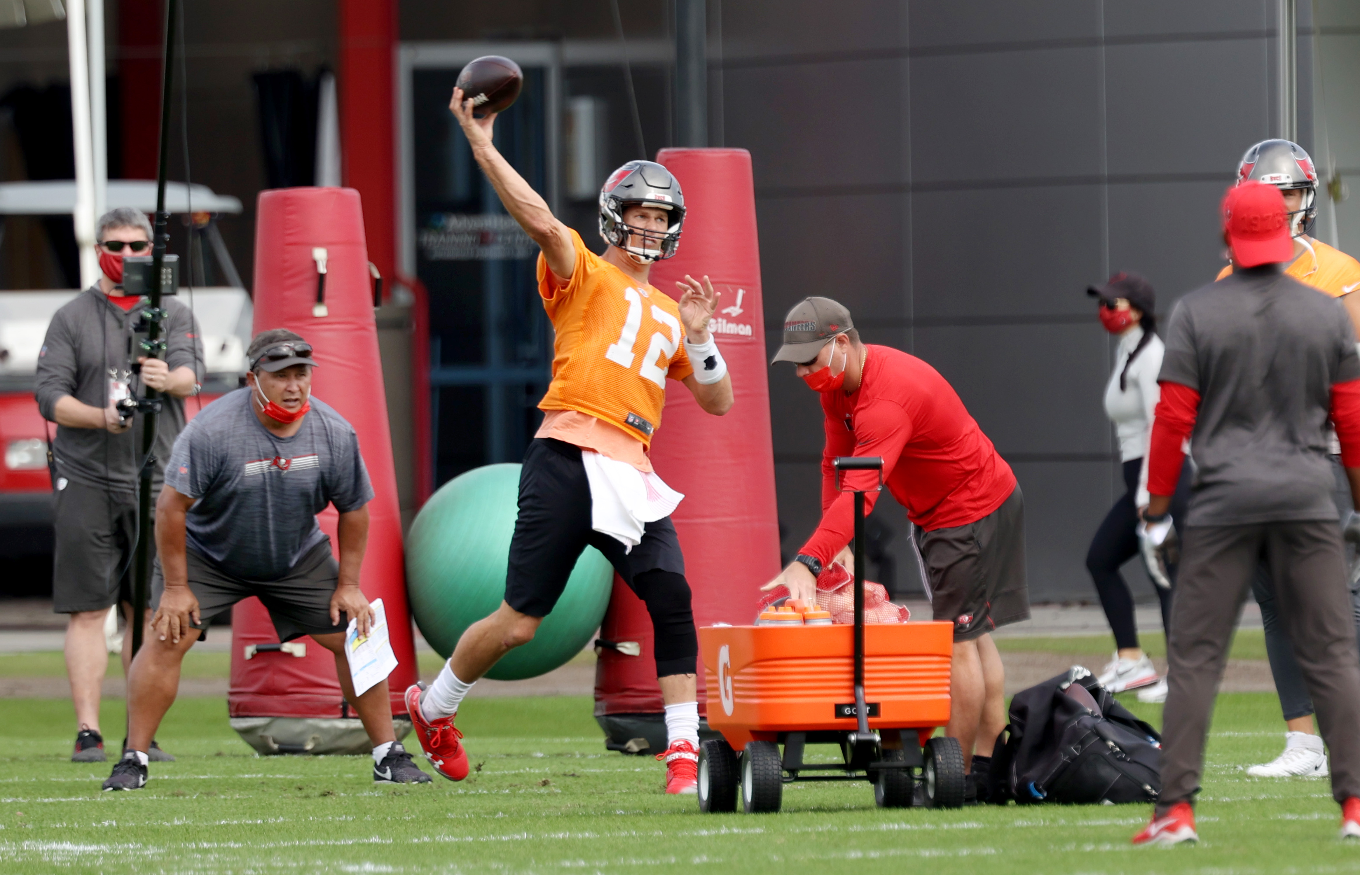 Video: Brady, Buccaneers continue workouts at local high school - Bucs  Nation