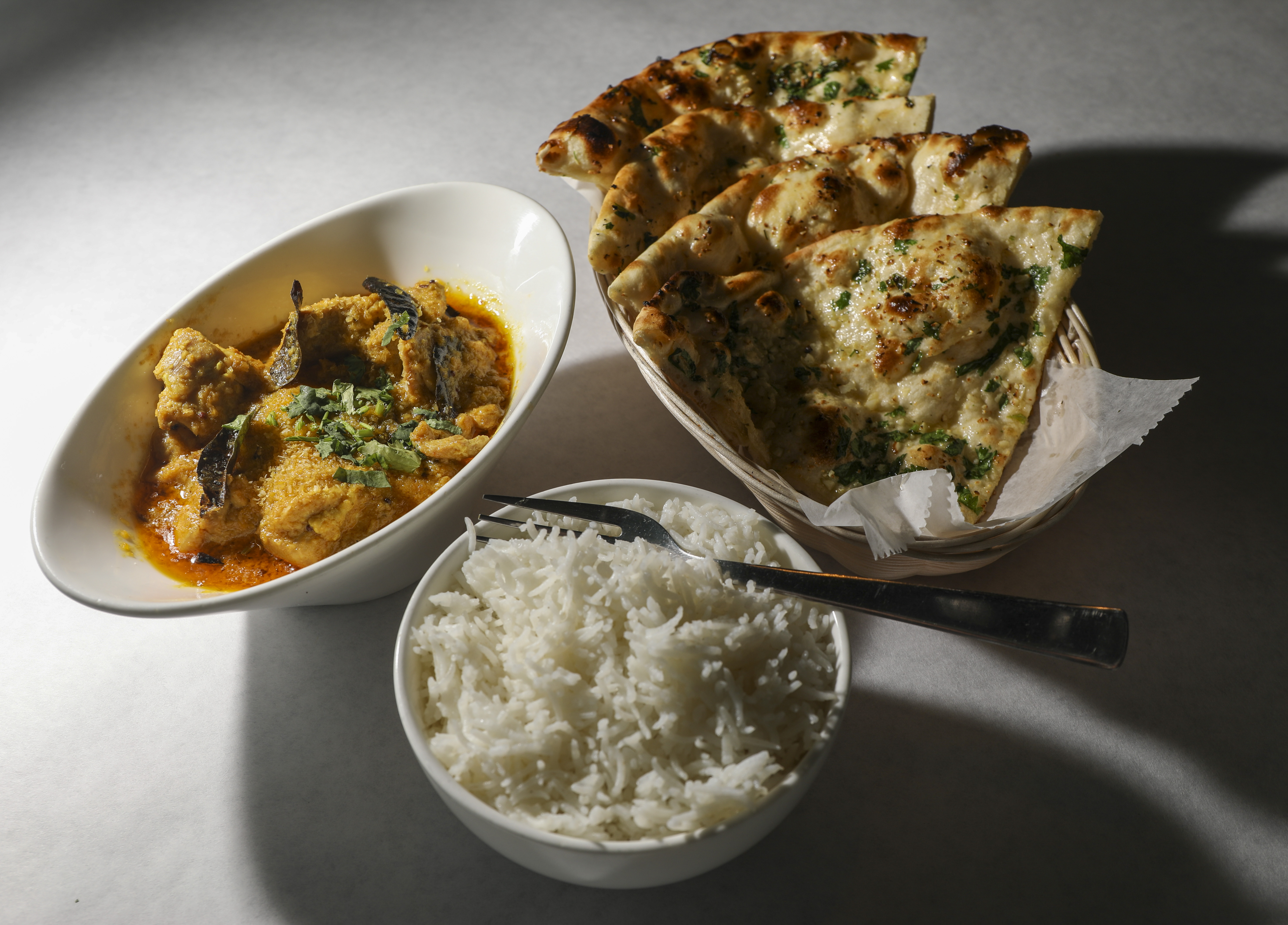 Butter chicken with garlic naan. - Picture of Taj Mahal, Tyler - Tripadvisor