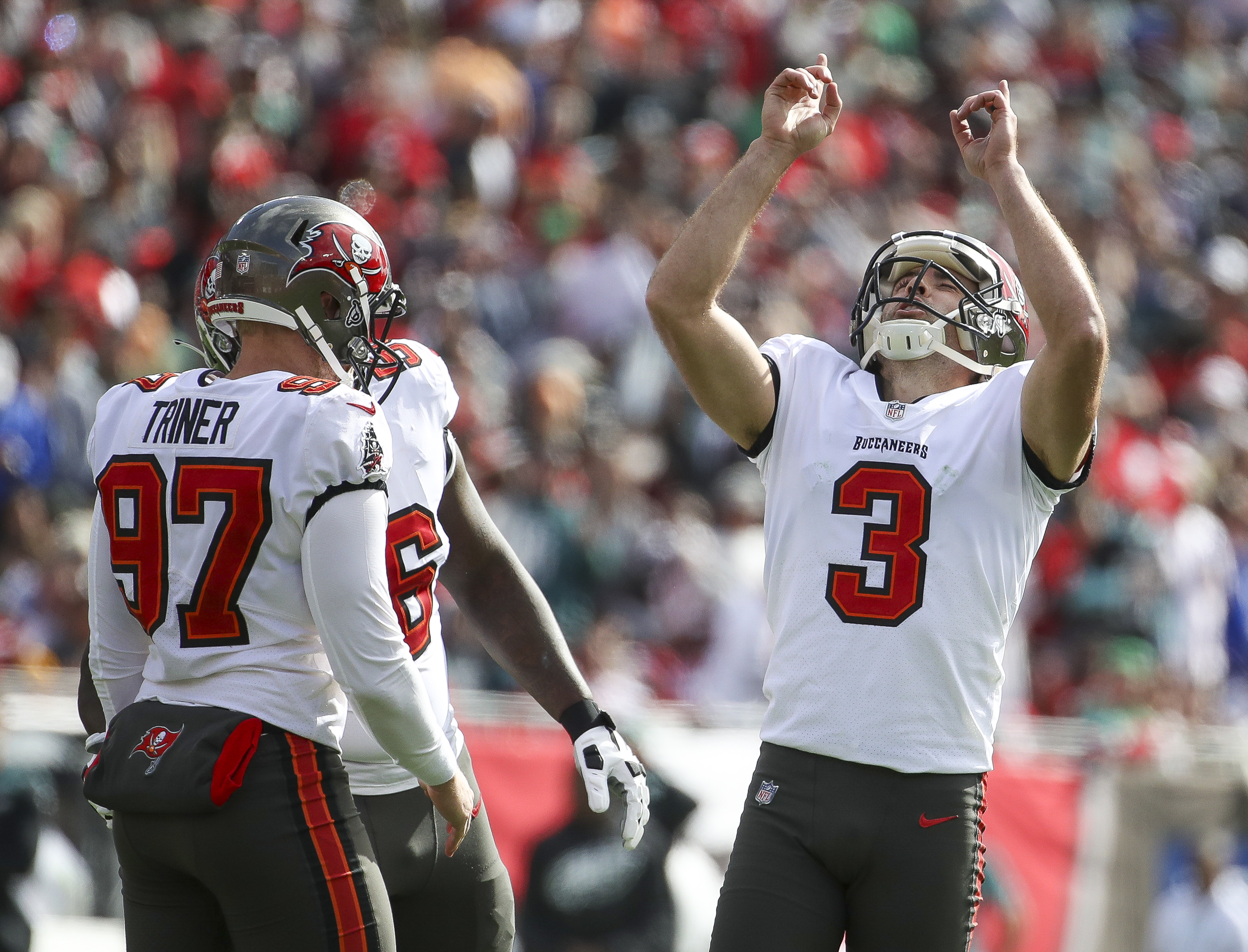 Tampa Bay Buccaneers kicker Ryan Succop warms up with Bradley