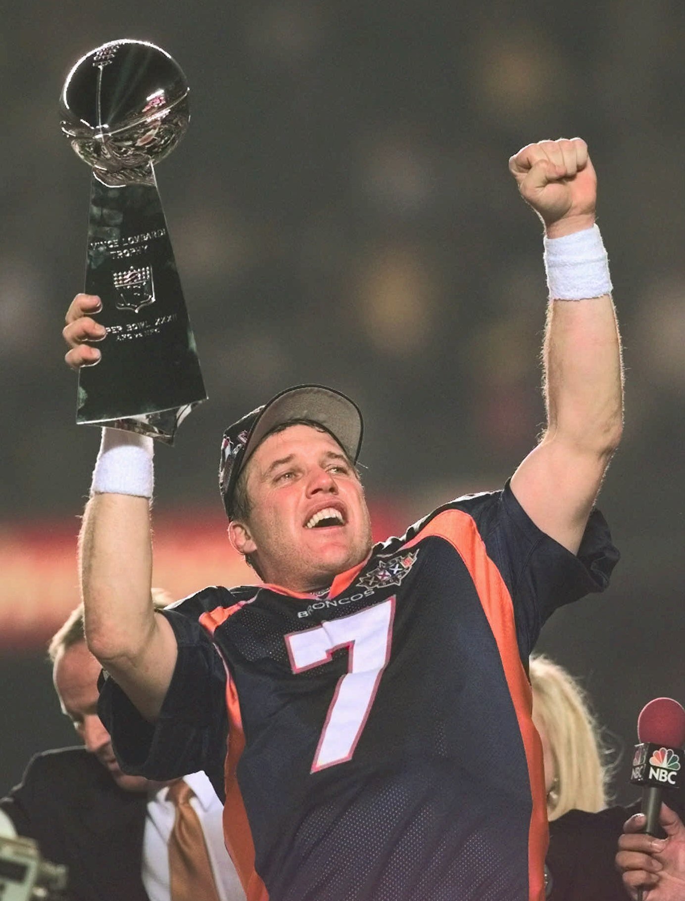 Super Bowl 32: John Elway, Broncos upset Packers - Sports