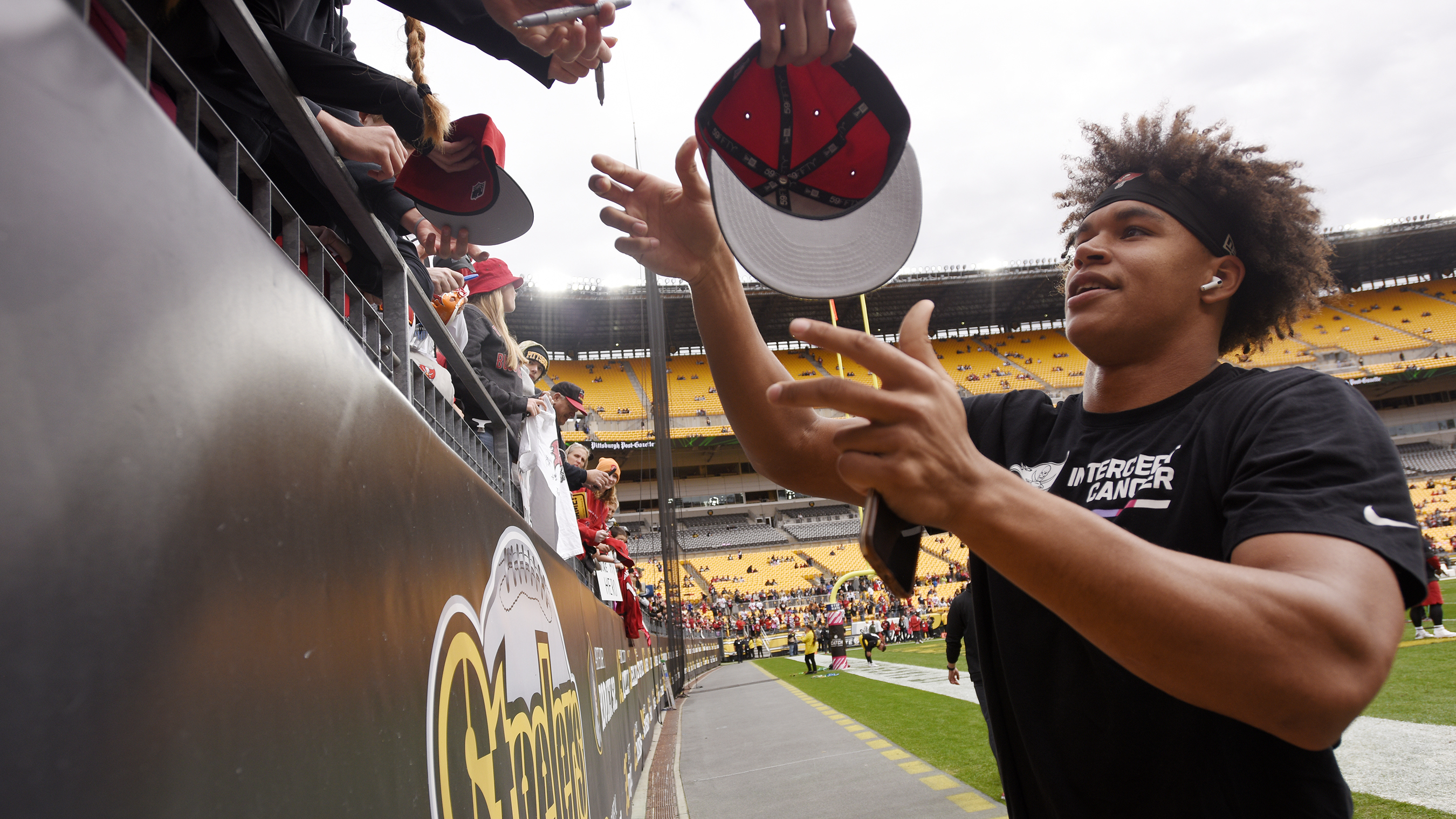 Jaylen Warren of the Pittsburgh Steelers signs autographs for fans News  Photo - Getty Images