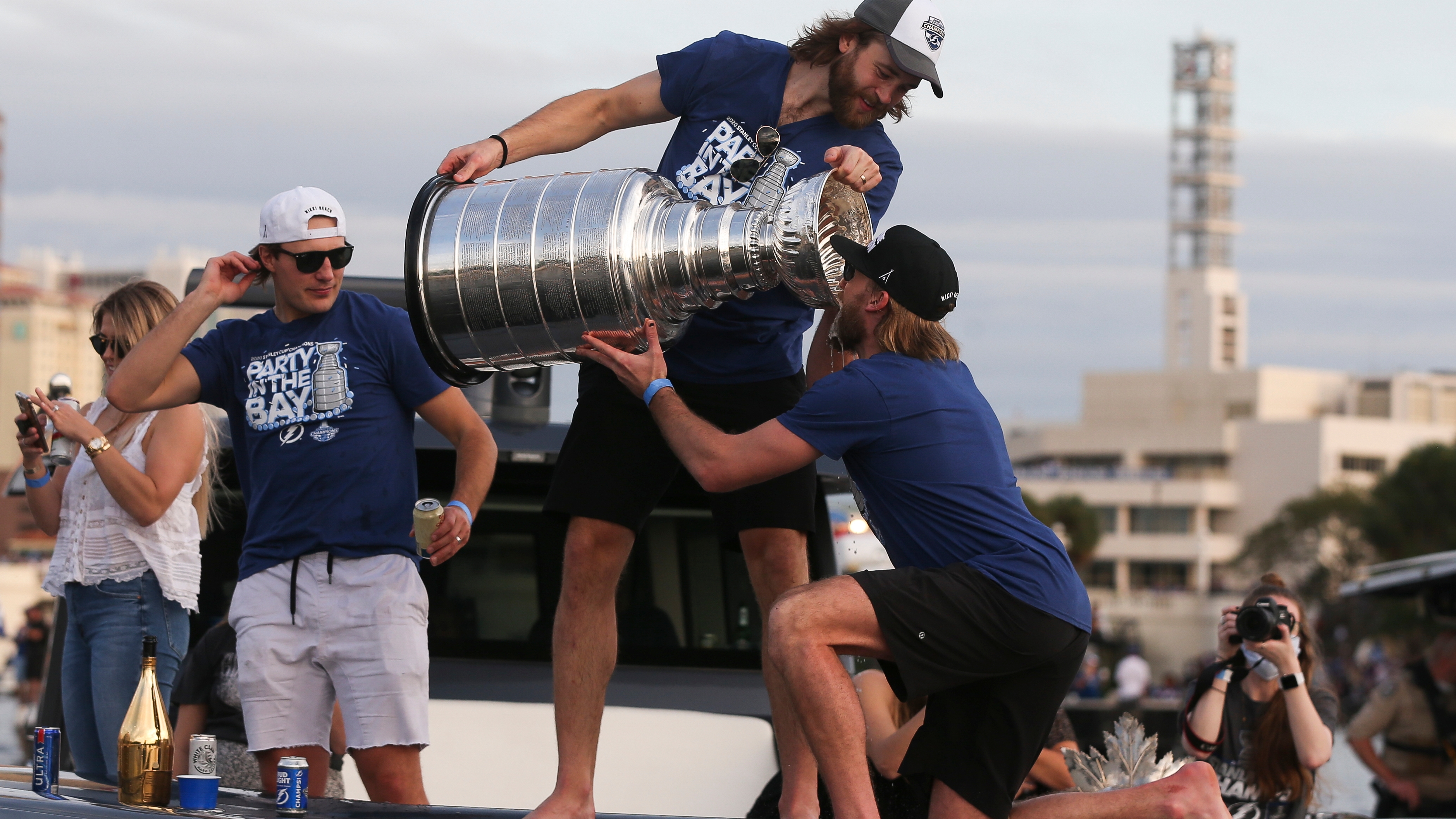 Tampa Bay Lightning Fans Bid Team Farewell By Forming Giant