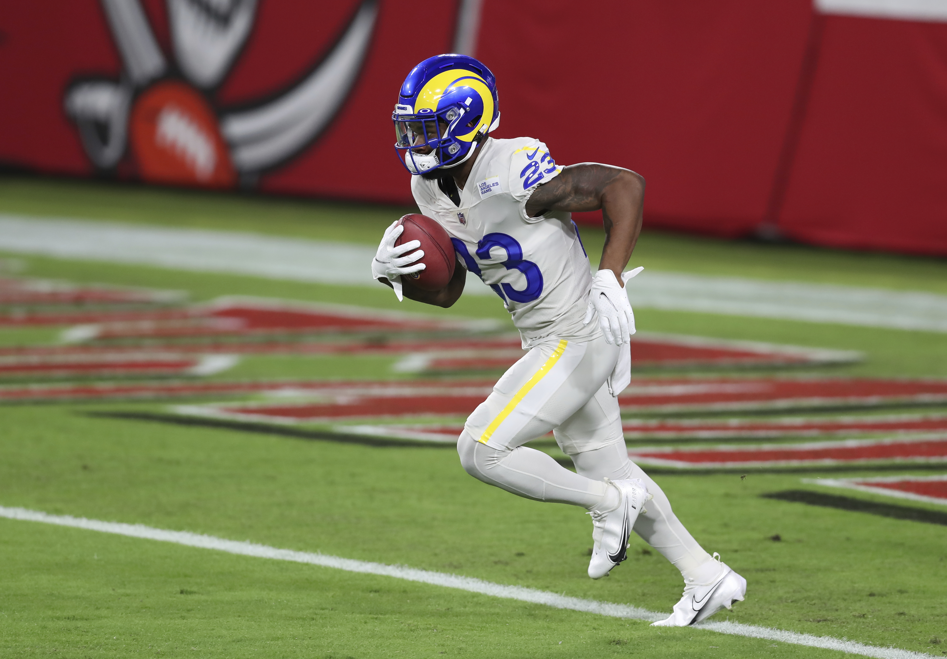 Fox 11 Los Angeles - HALF: Rams lead the Tampa Bay Buccaneers 14-7