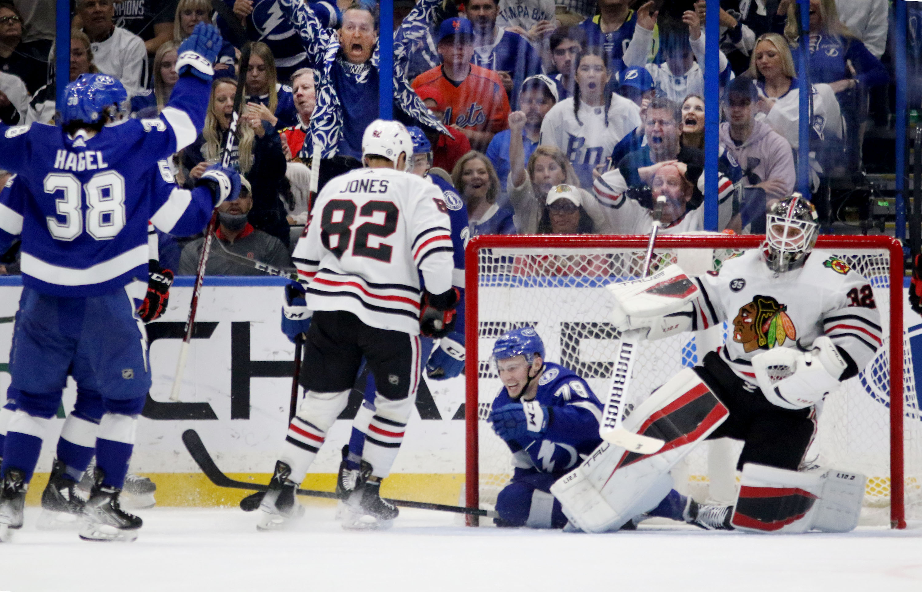 Ross Colton scores two goals, Lightning beat Blackhawks 5-2