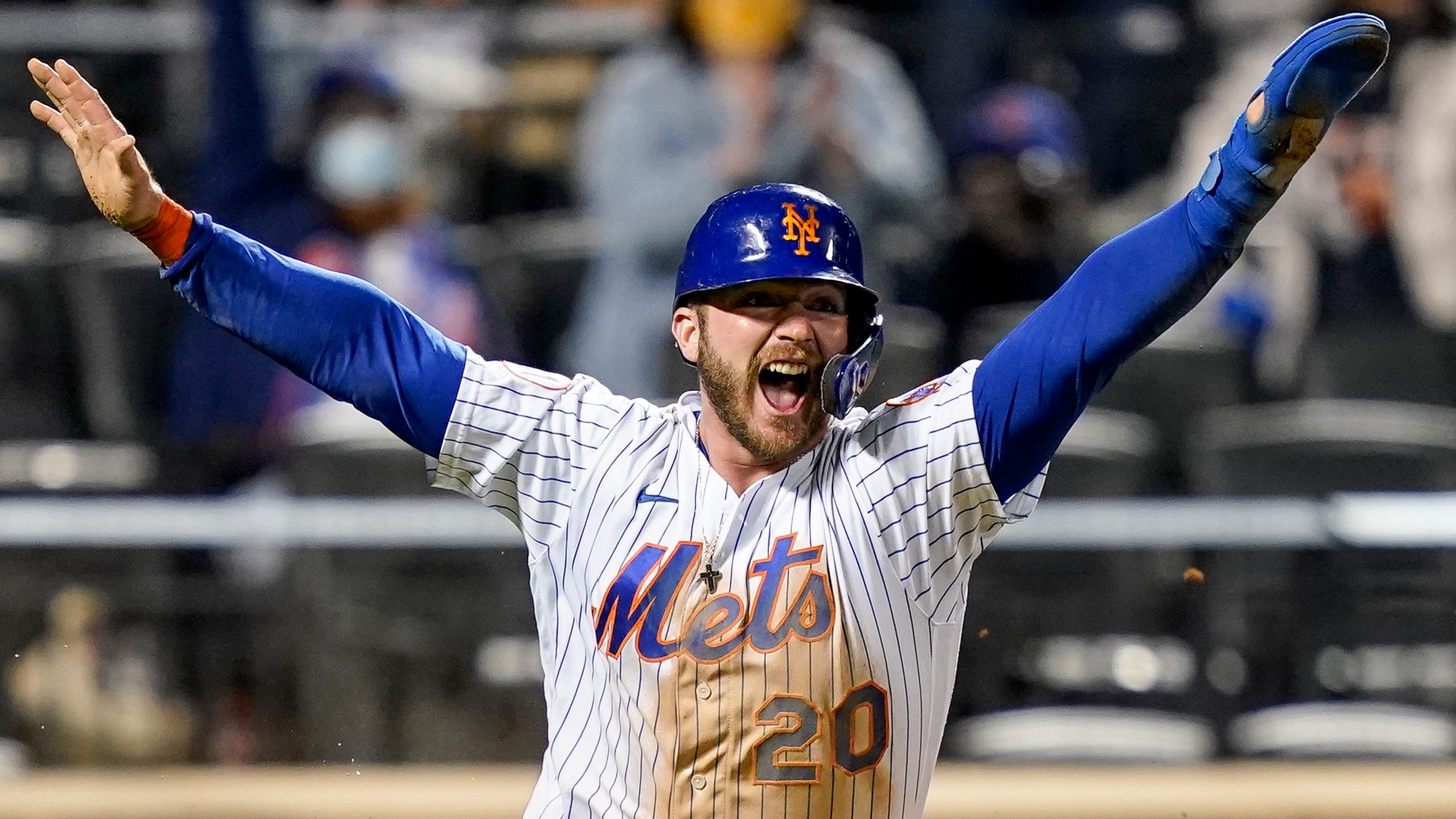 LOOK: Mets' Pete Alonso arrives to Opening Day in 'eye-popping' fit