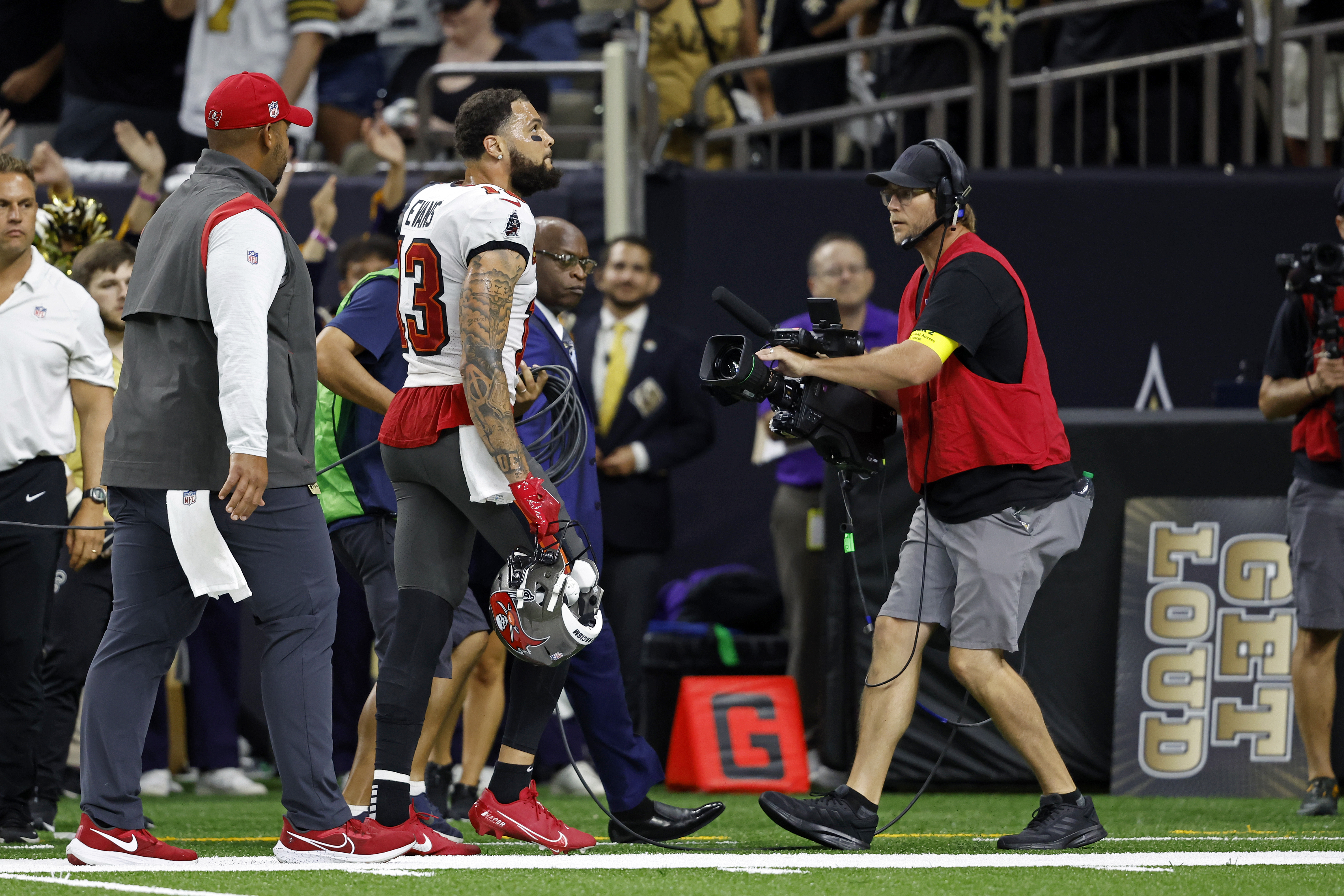 WATCH: Controversial review overturns Buccaneers turnover vs Saints - On3