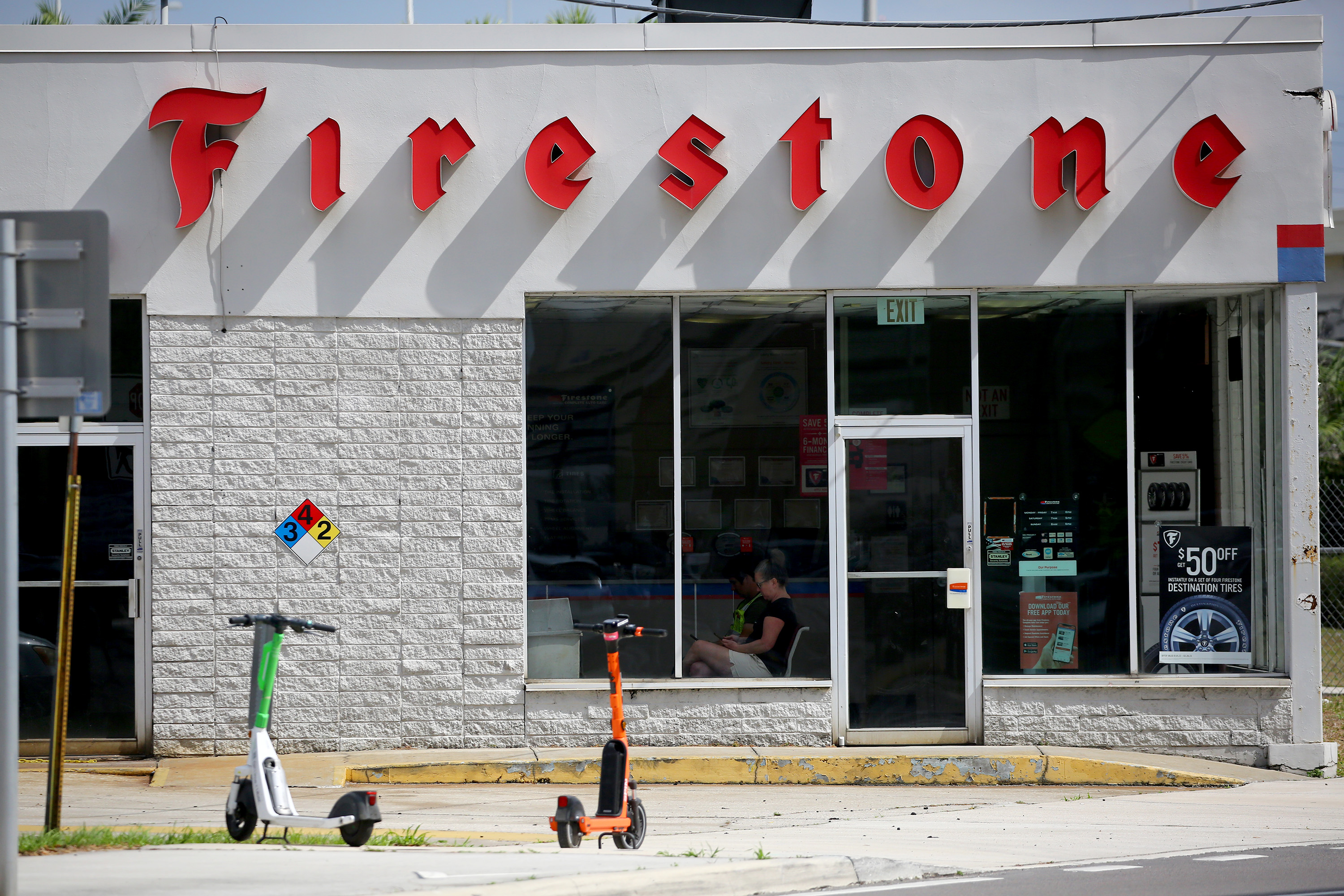 After nearly a century of fixing Tampa's flat tires, downtown Firestone  closes