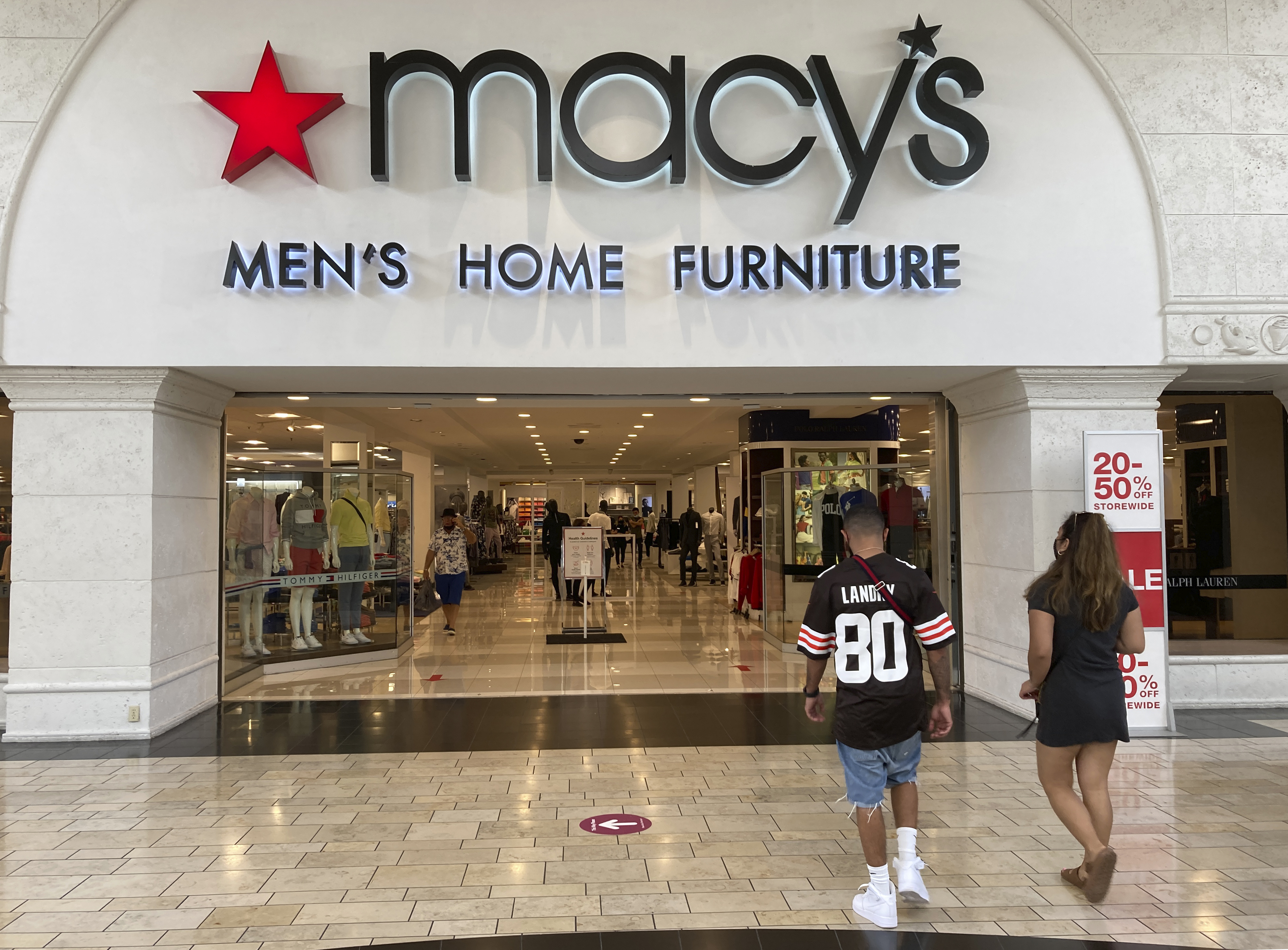 A 99-Year Ground Lease Beneath Macy's Flushing Store Sets Record at $1B –  WWD