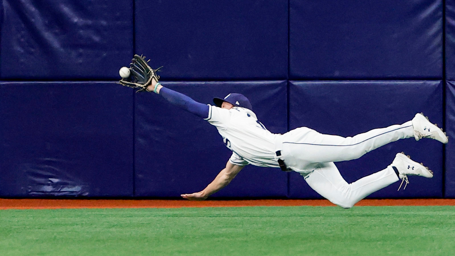 Video: Brett Phillips makes spectacular sliding catch