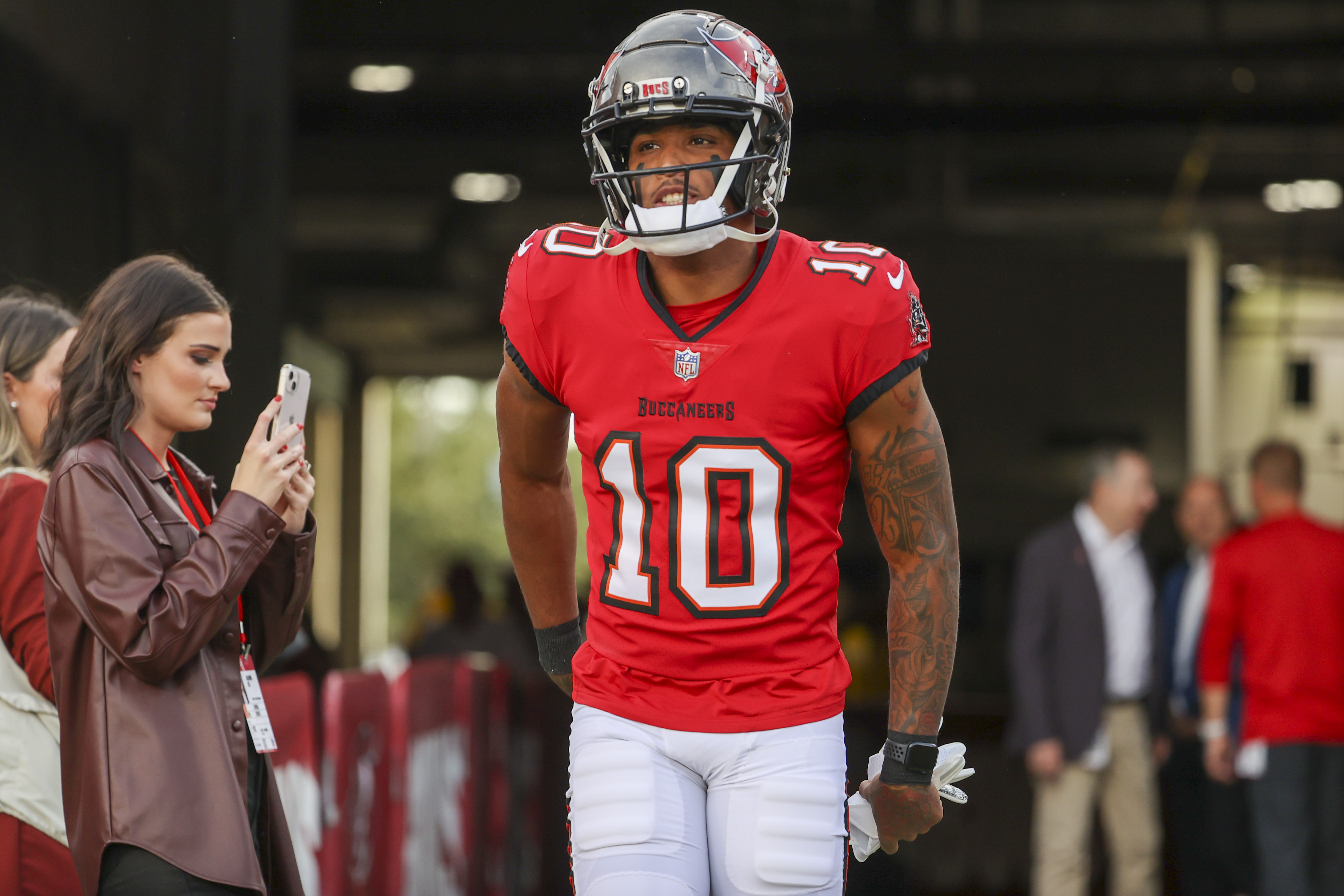 VIDEO: Buccaneers' Devin White Intercepts Eagles' Jalen Hurts Before  Halftime - Tampa Bay Buccaneers, BucsGameday