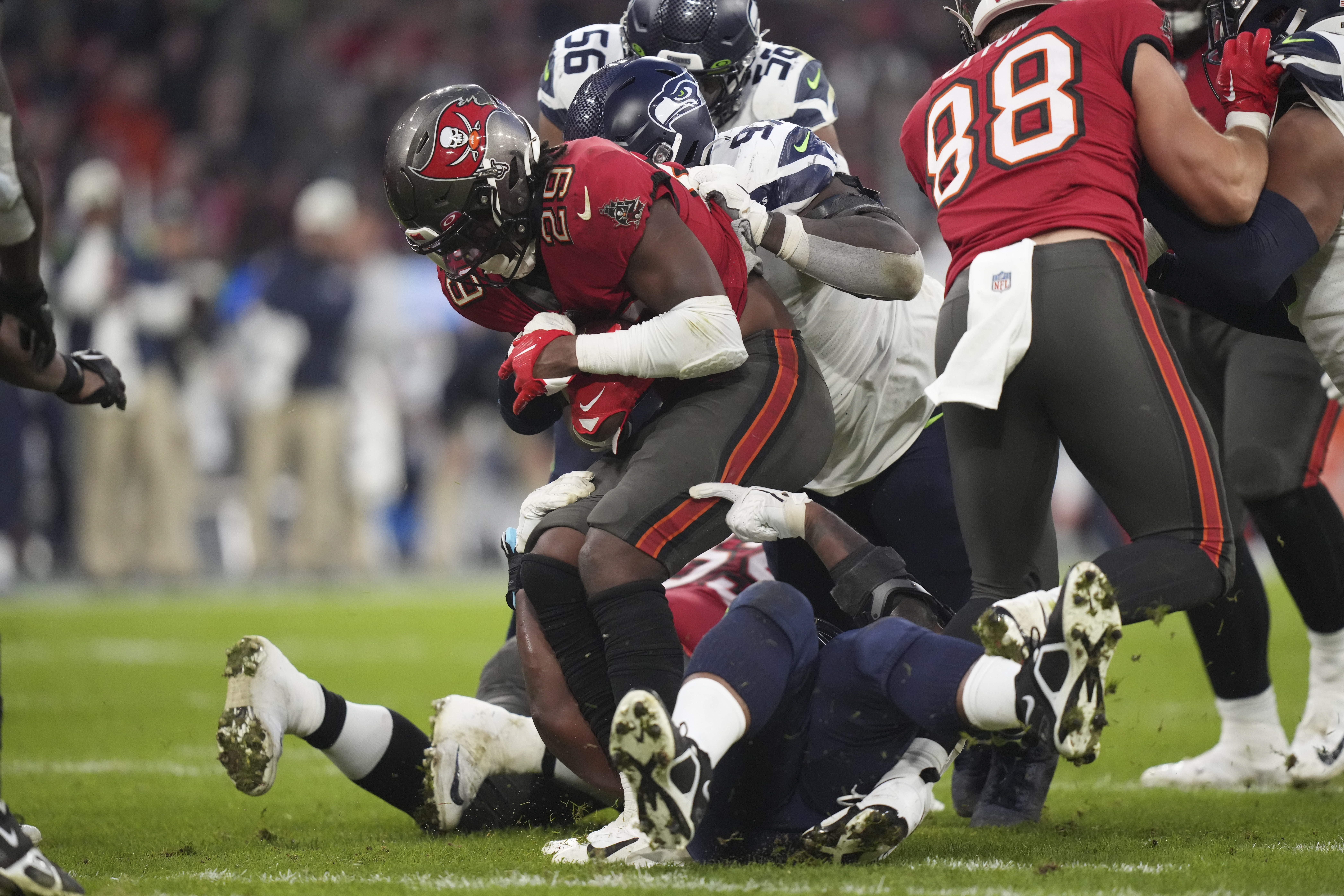 Seahawks 16-21 Buccaneers: Even with Tom Brady slipping, Bucs manage win in  Germany