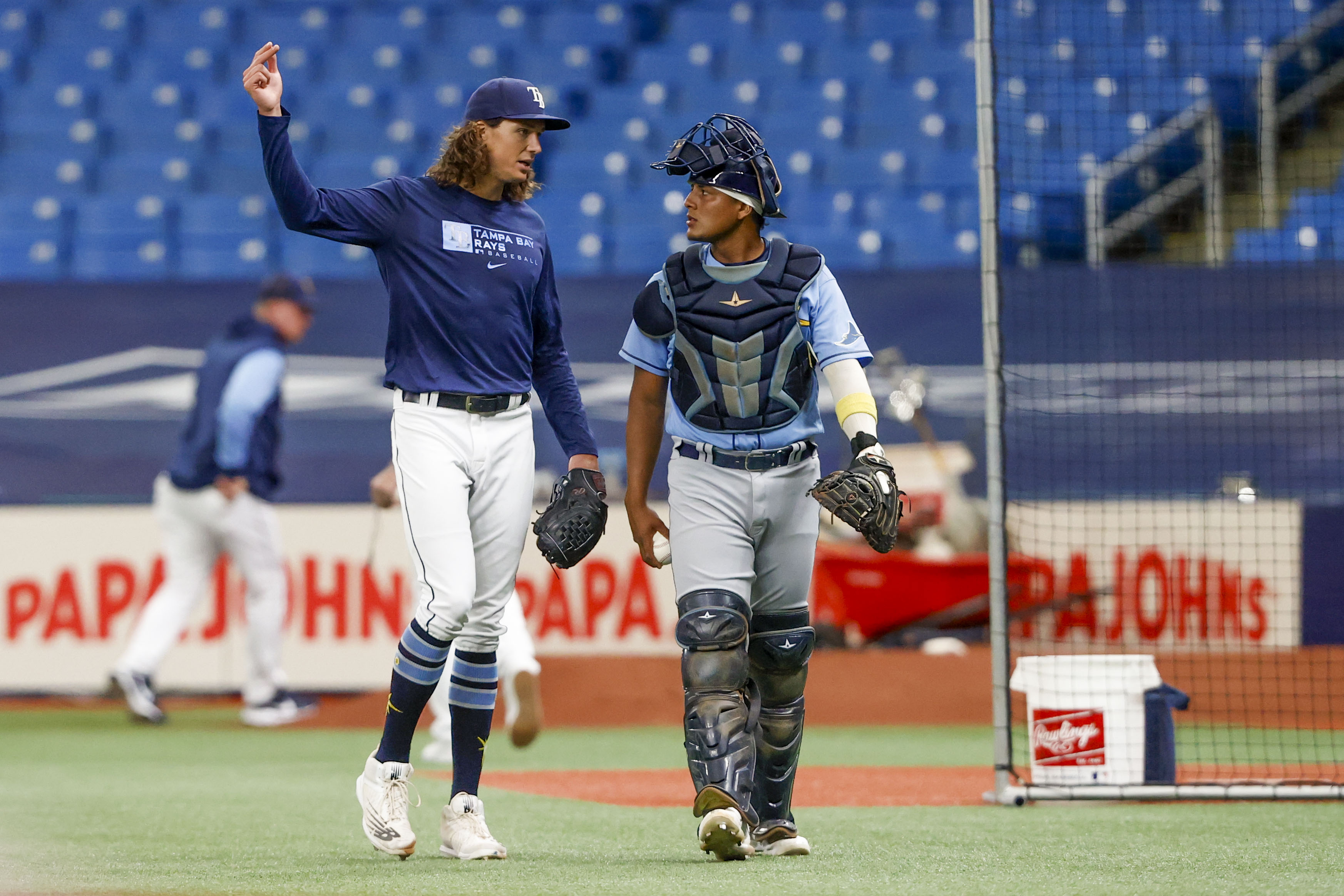 St. Petersburg, FL. USA; Tampa Bay Rays starting pitcher Tyler Glasnow  (20), who had season ending surgery, poses with his parents after a major  leag Stock Photo - Alamy