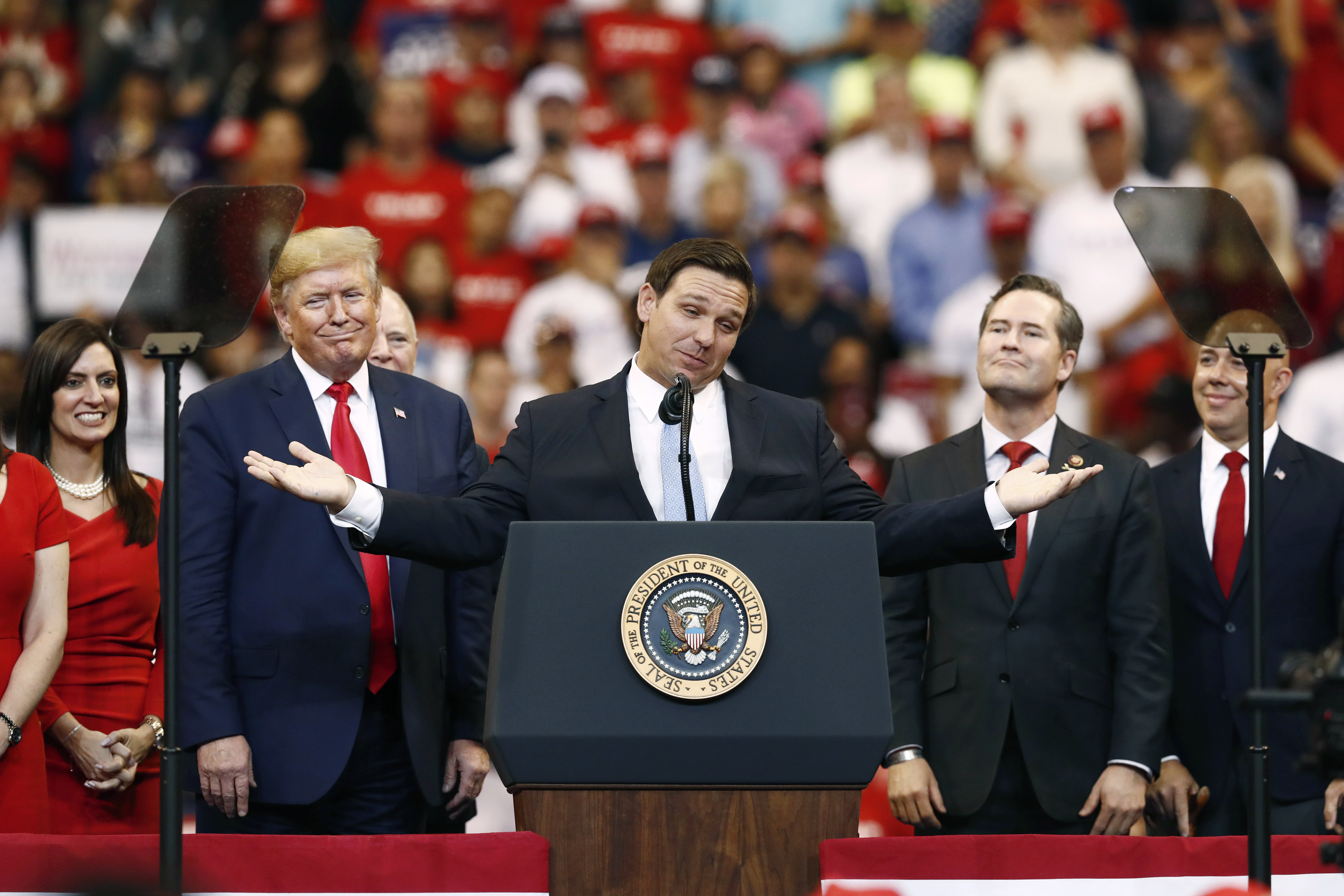 Ron DeSantis y Donald Trump trabajaría de manera conjunta en reformas migratorias. Foto: Cloud Front   