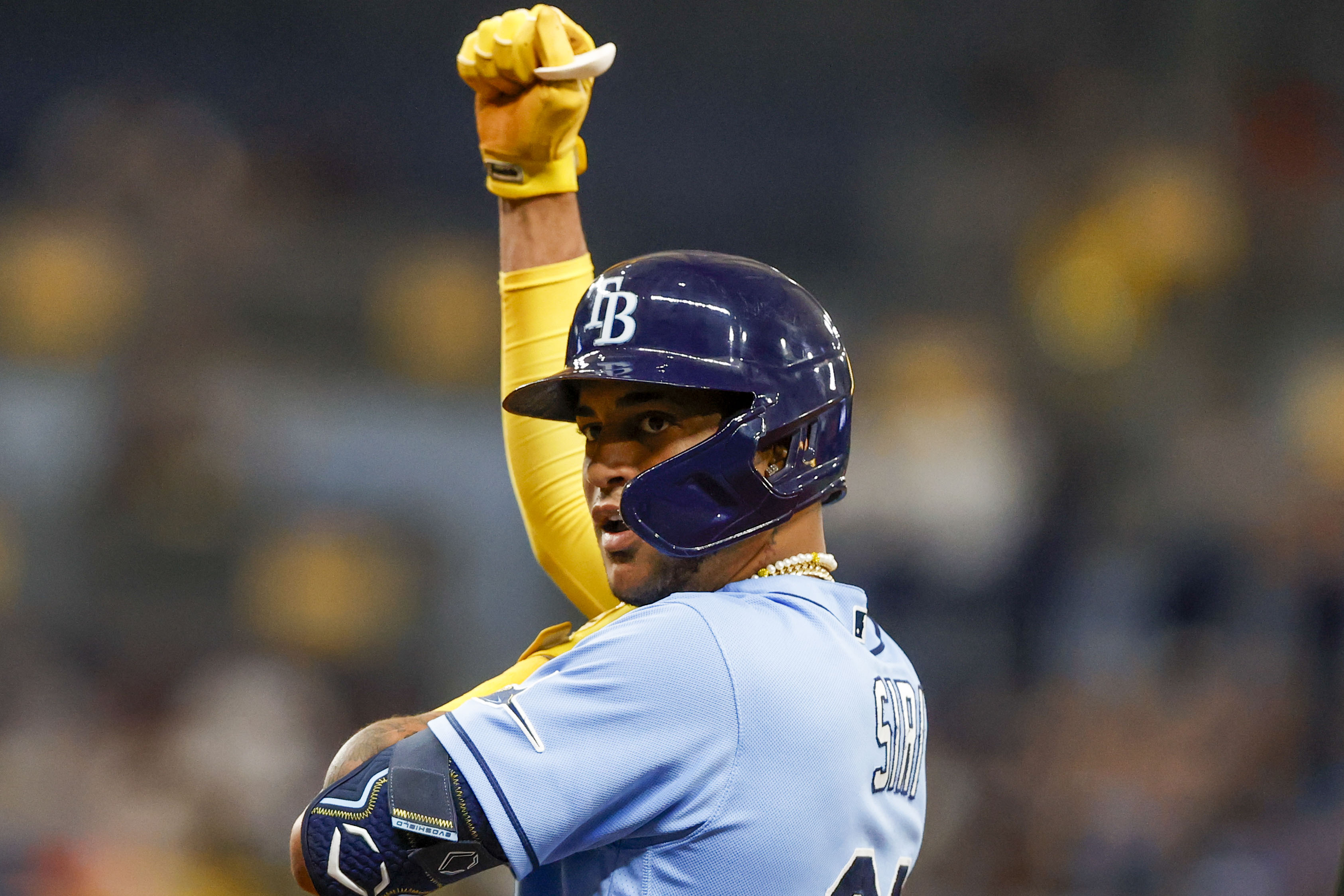 Rays' Jose Siri makes spectacular catches, sometimes with just one hand
