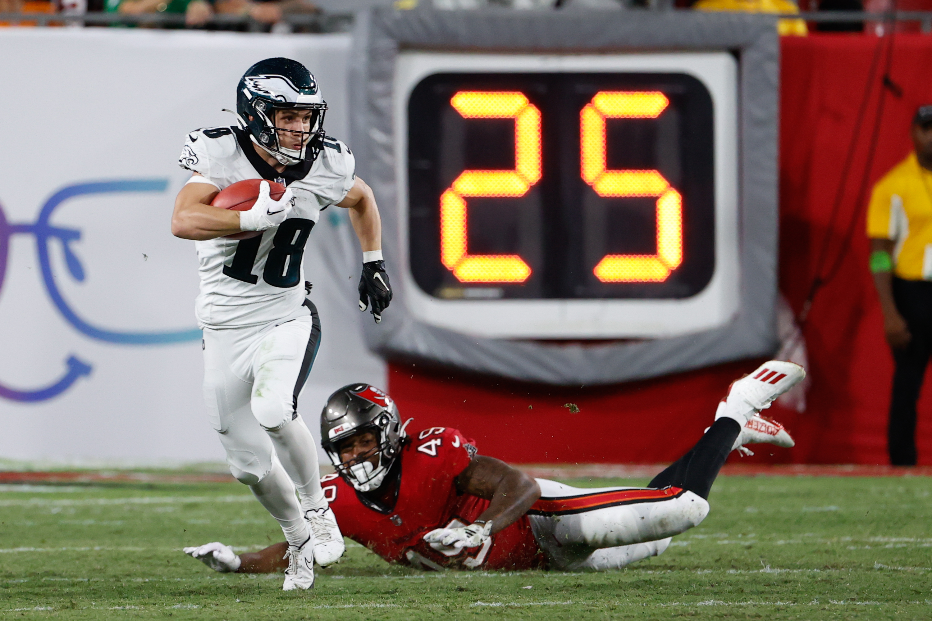 Live updates: Bucs fall to Eagles on 'Monday Night Football'