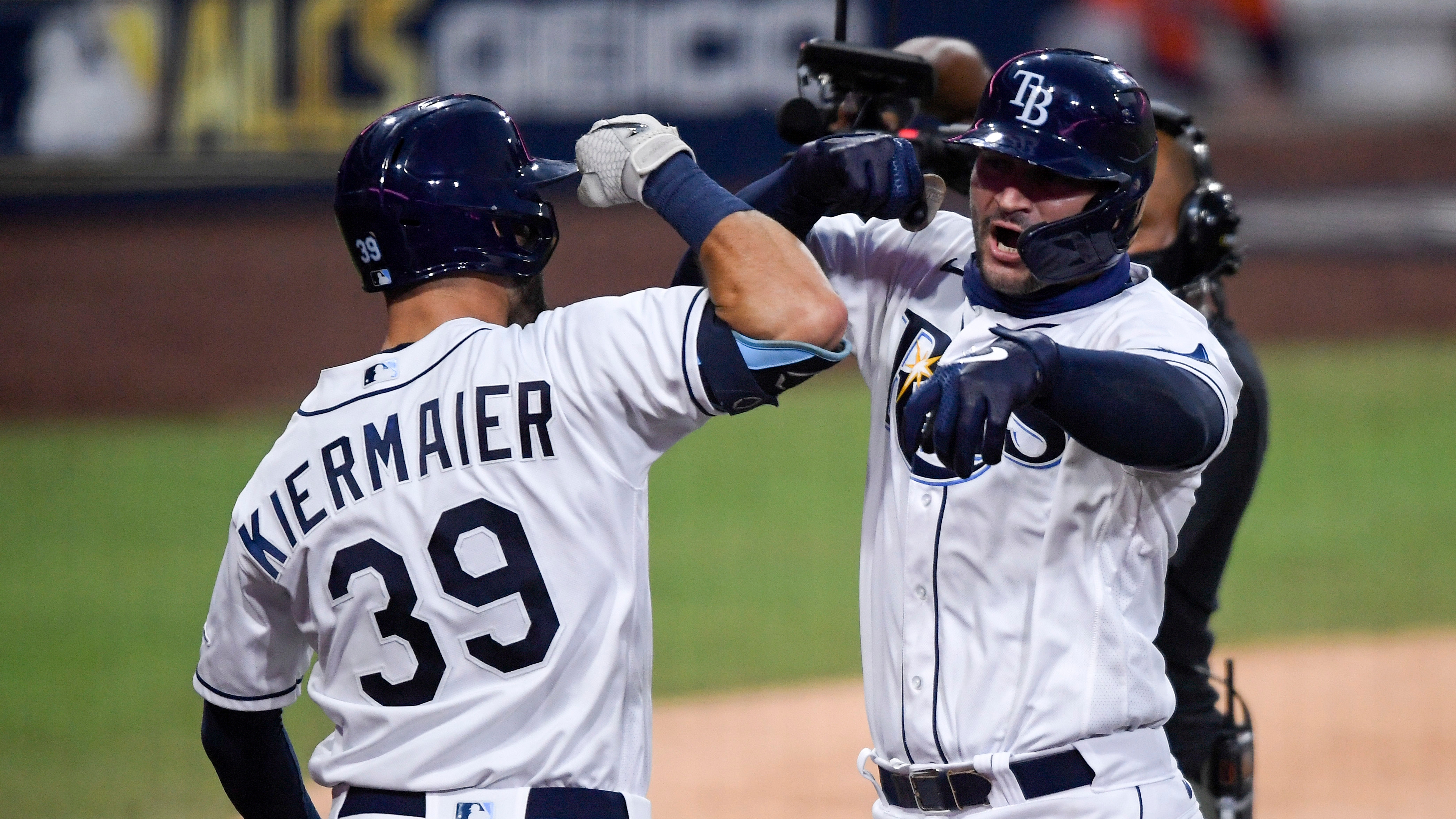 Rays OF Kevin Kiermaier pulls off perfect engagement