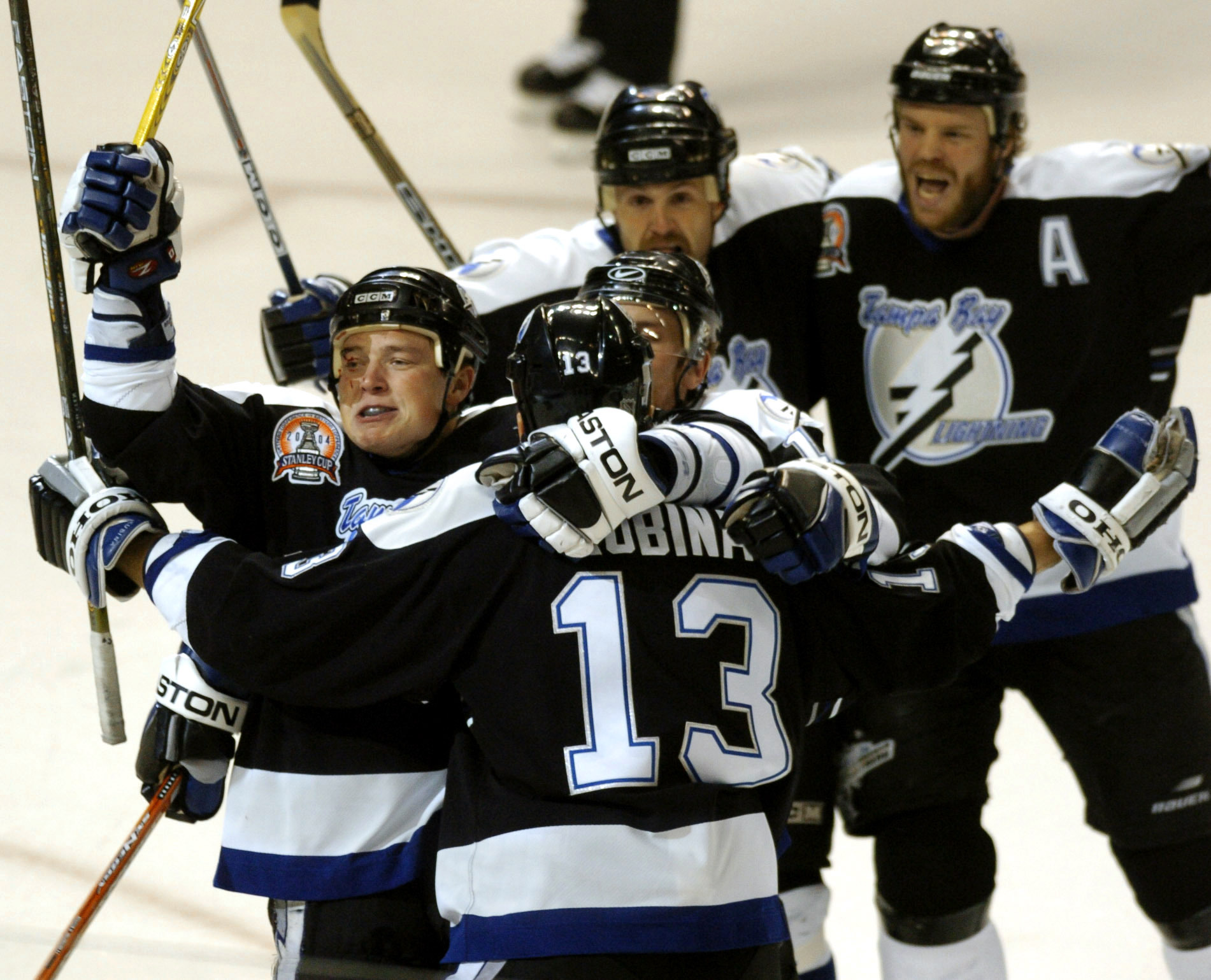 Lightning help hockey meet STEM in the classroom