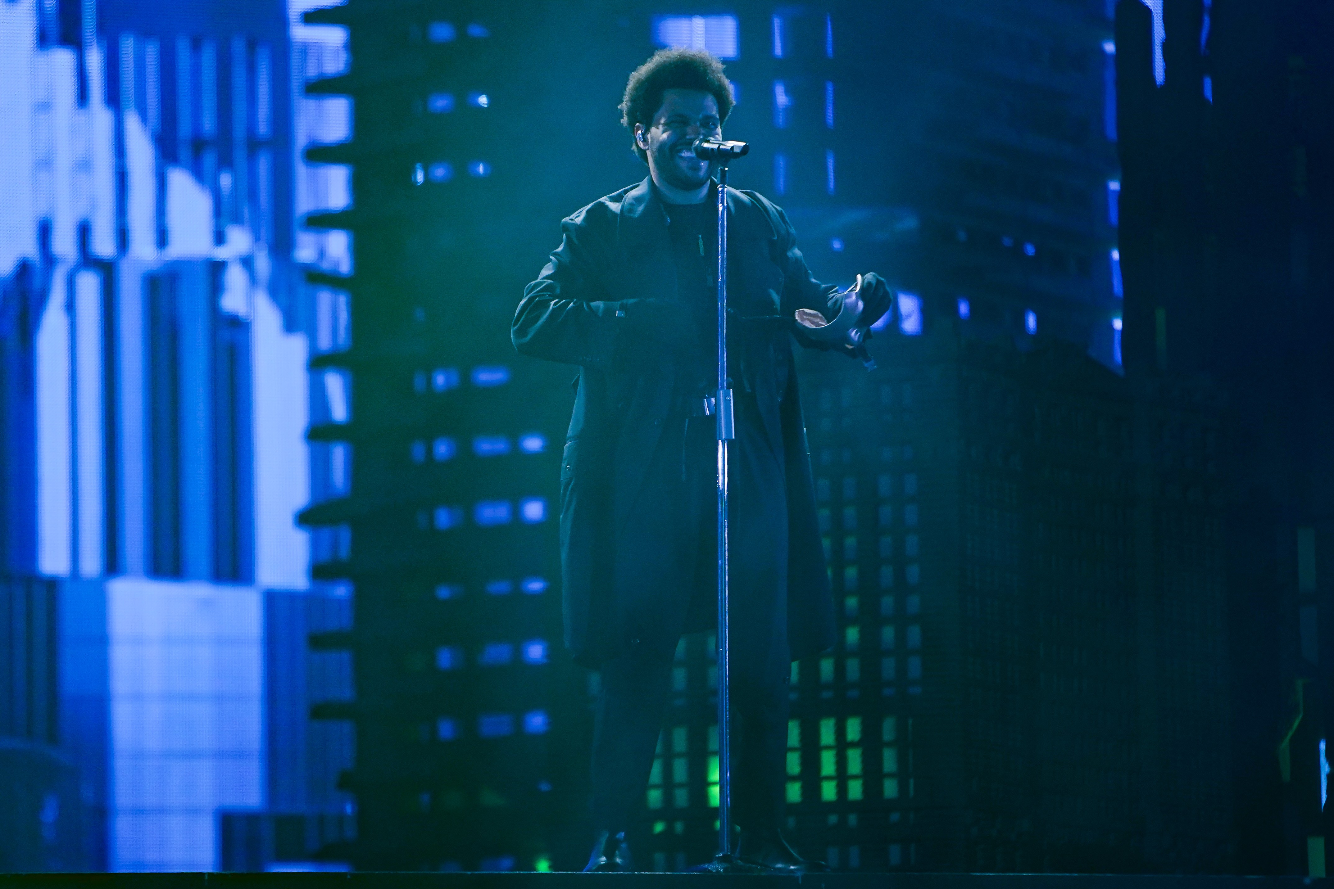 The Weeknd fills Tampa stadium with lukewarm performance