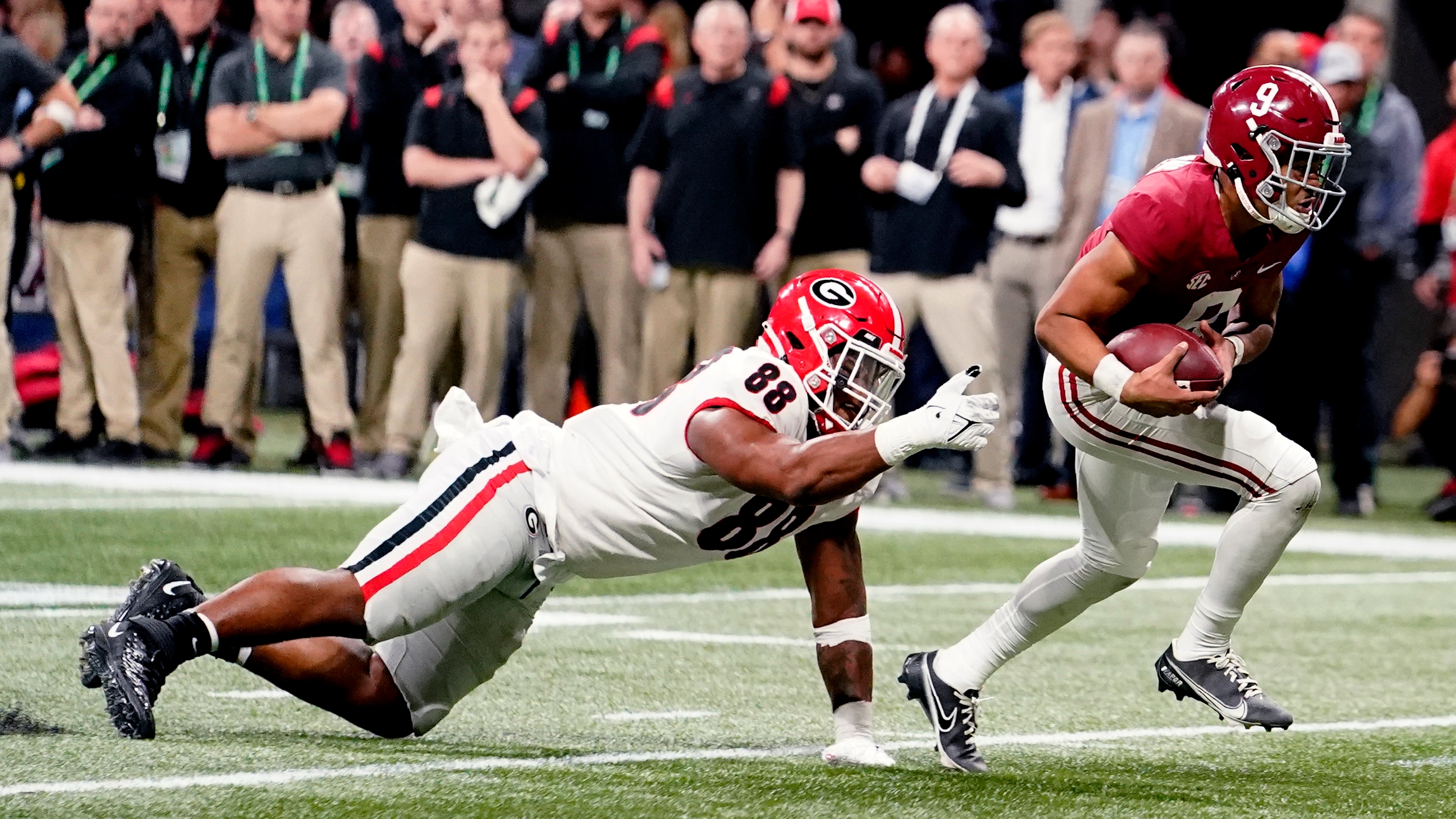 Alabama holds off Georgia in classic SEC title game