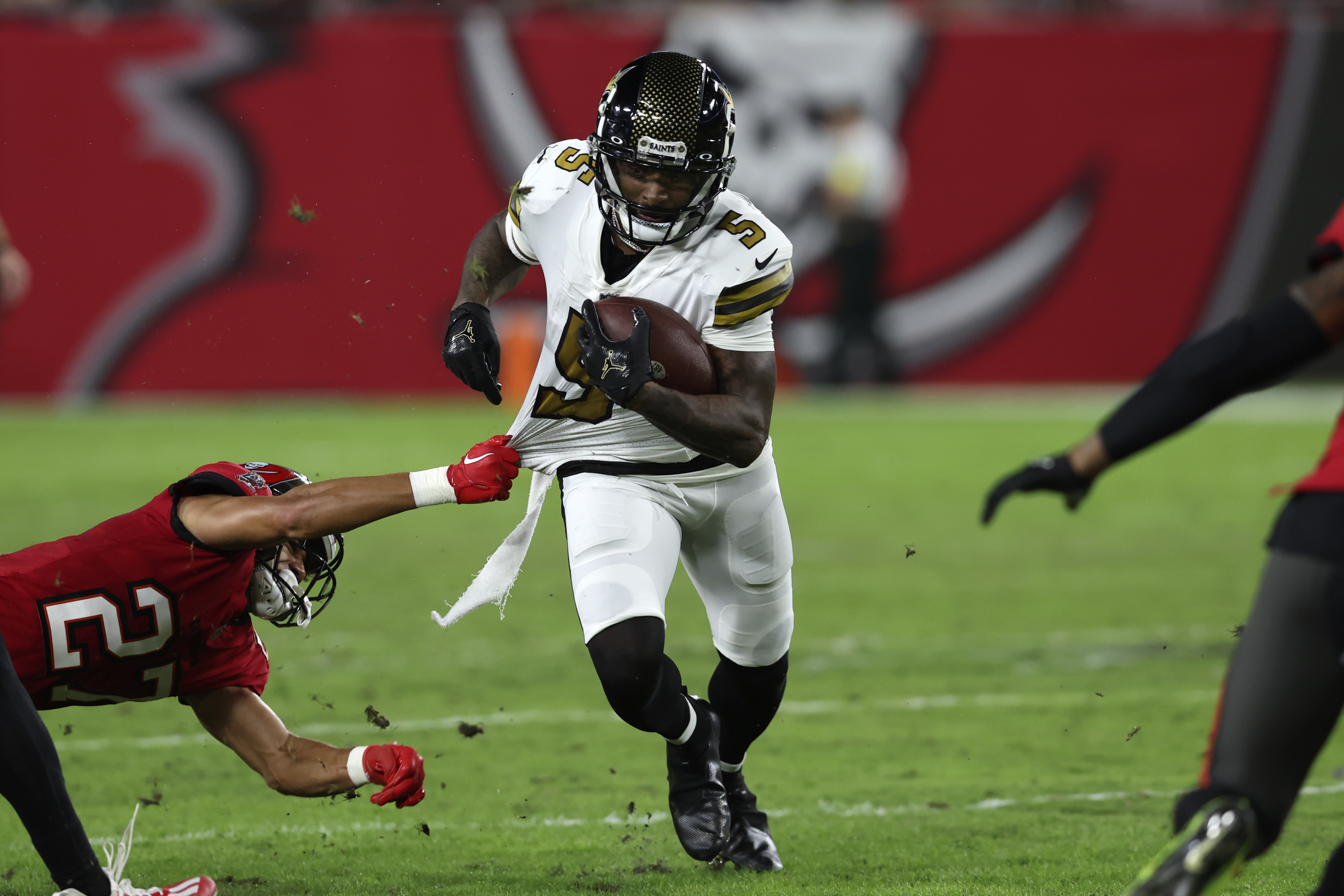 New Orleans Saints wide receiver Jarvis Landry (5) runs to the