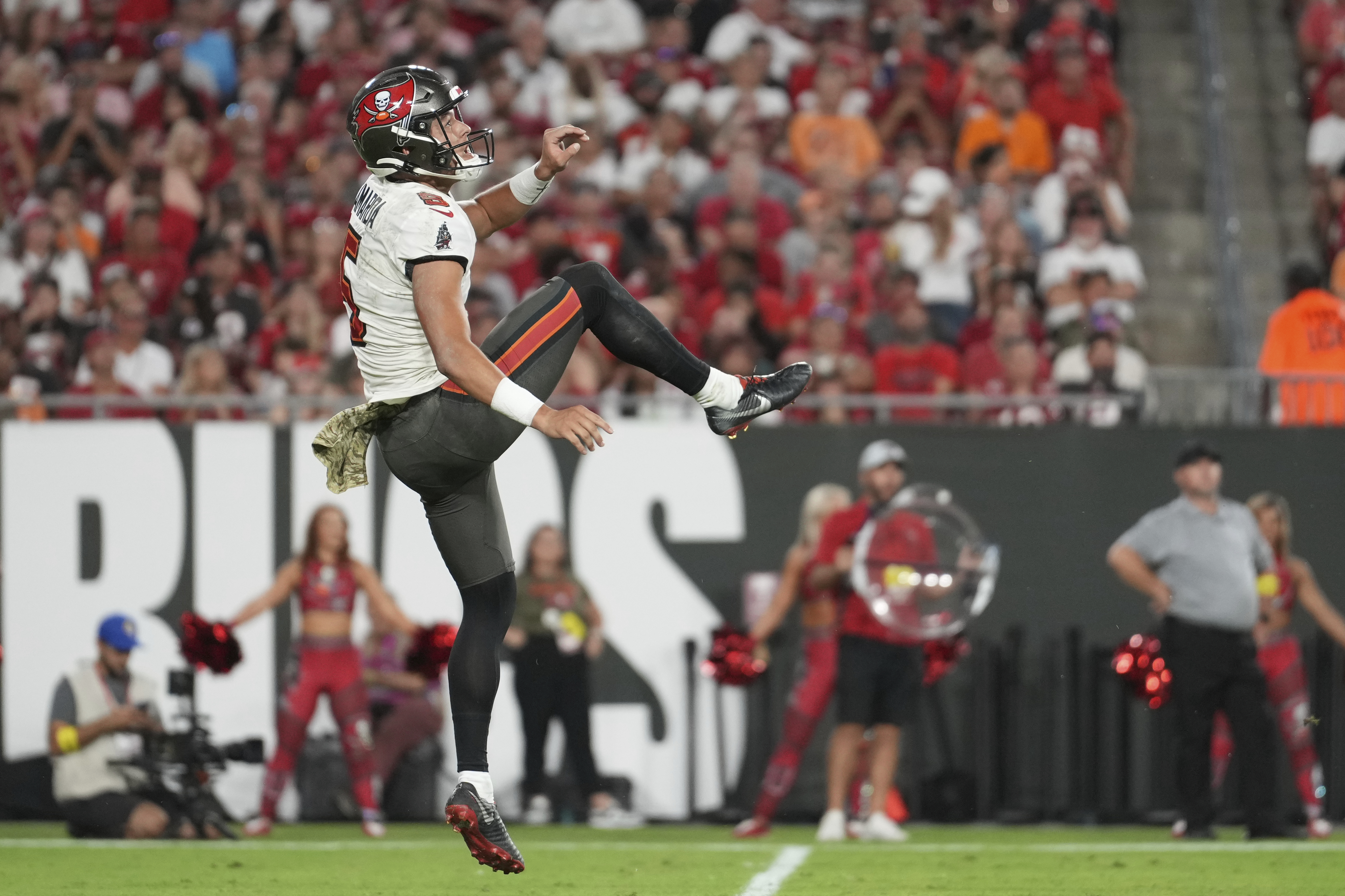 TAMPA, FL - AUGUST 11: Tampa Bay Buccaneers wide receiver Deven Thompkins  (83) catches the punt retu