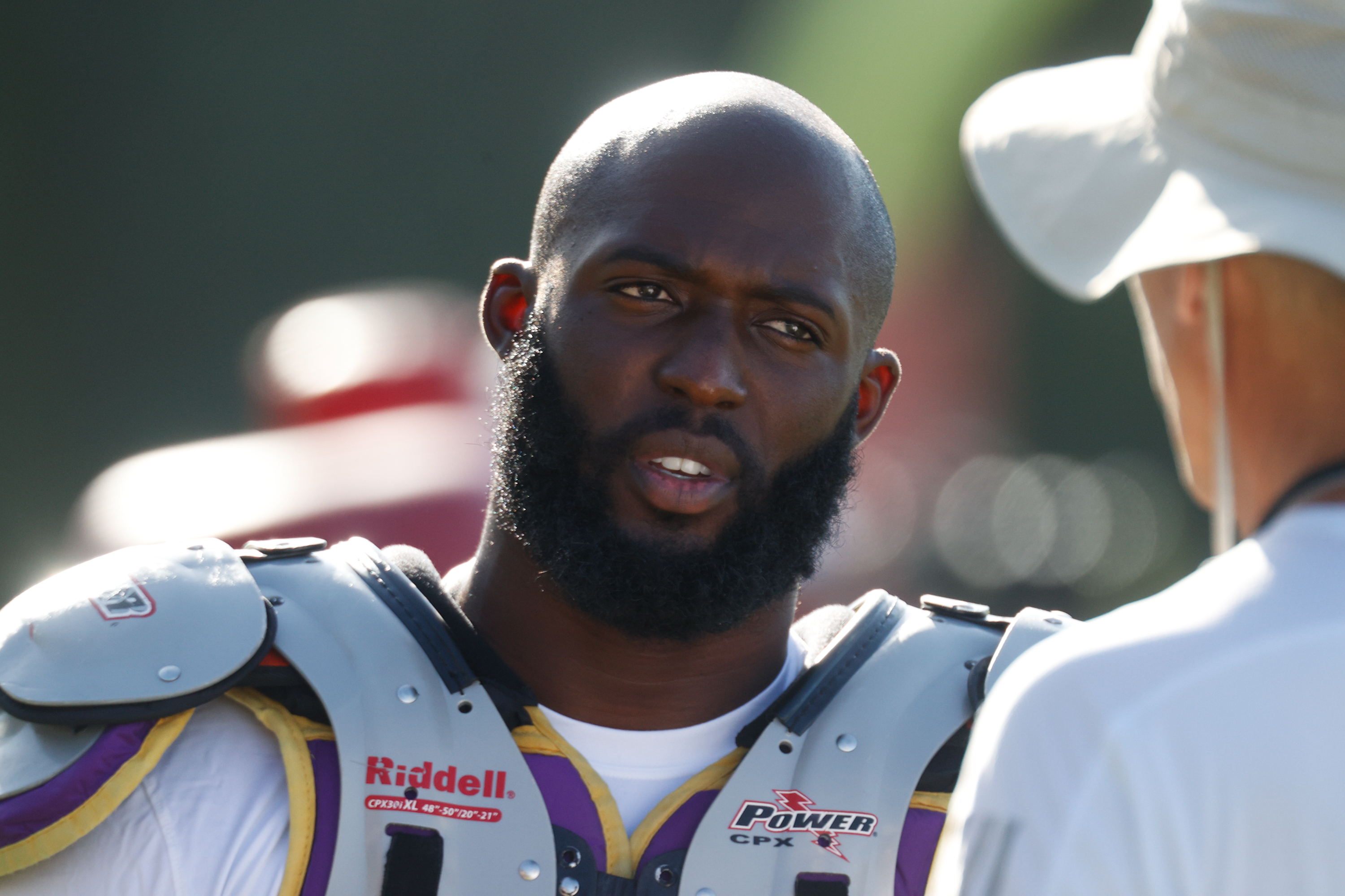 Source -- Tampa Bay Buccaneers bring back RB Leonard Fournette on