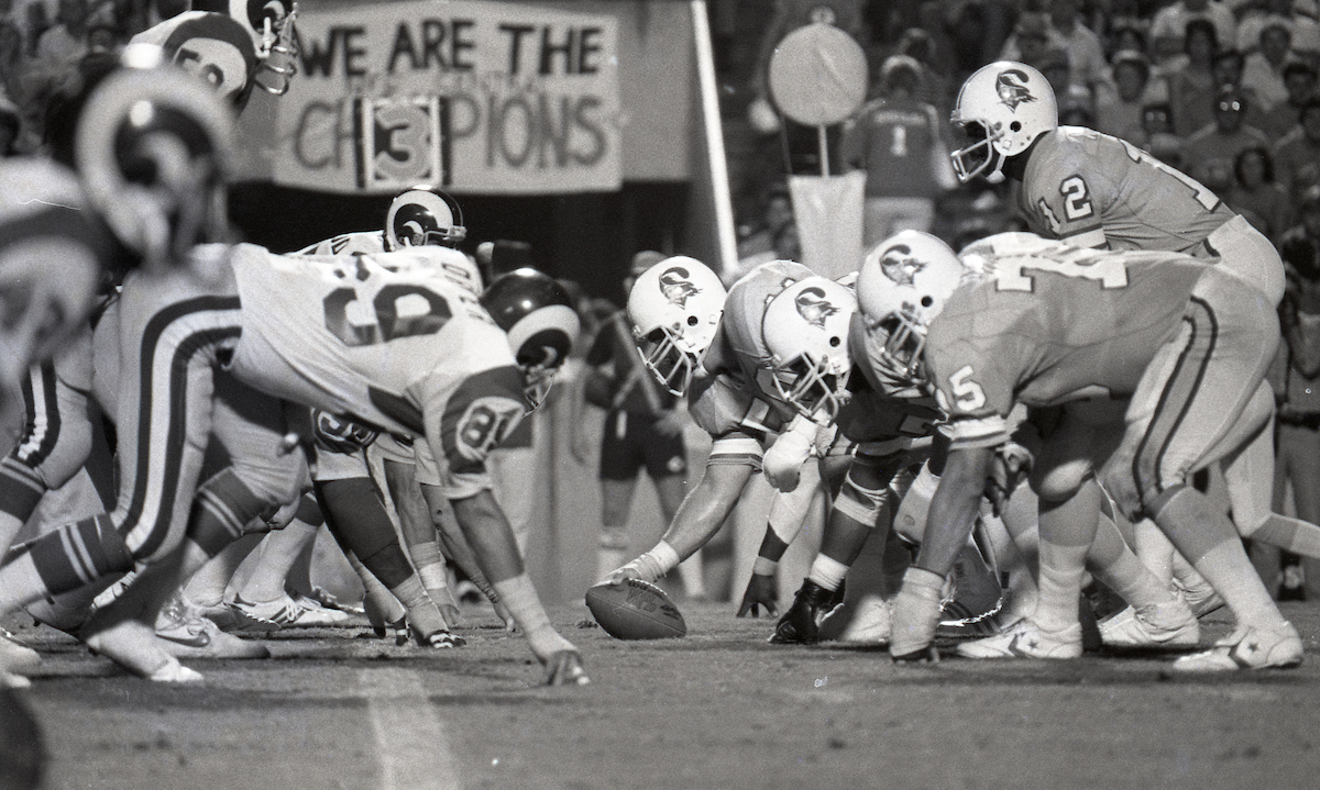 Rams break out '99 throwbacks against Titans, Bucs