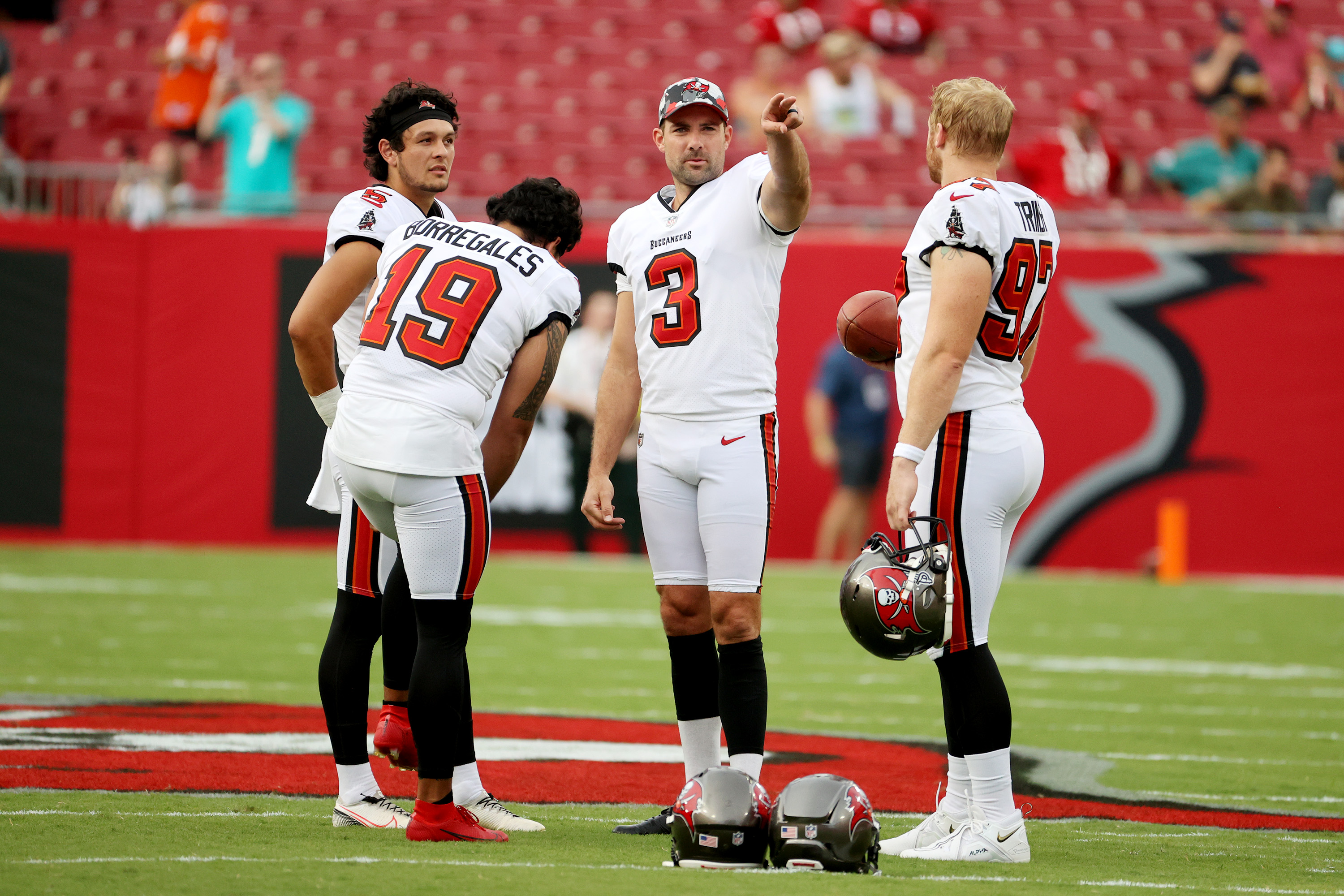 NFL fans mock Buccaneers QBs Baker Mayfield, Kyle Trask after practice  throwing session goes viral