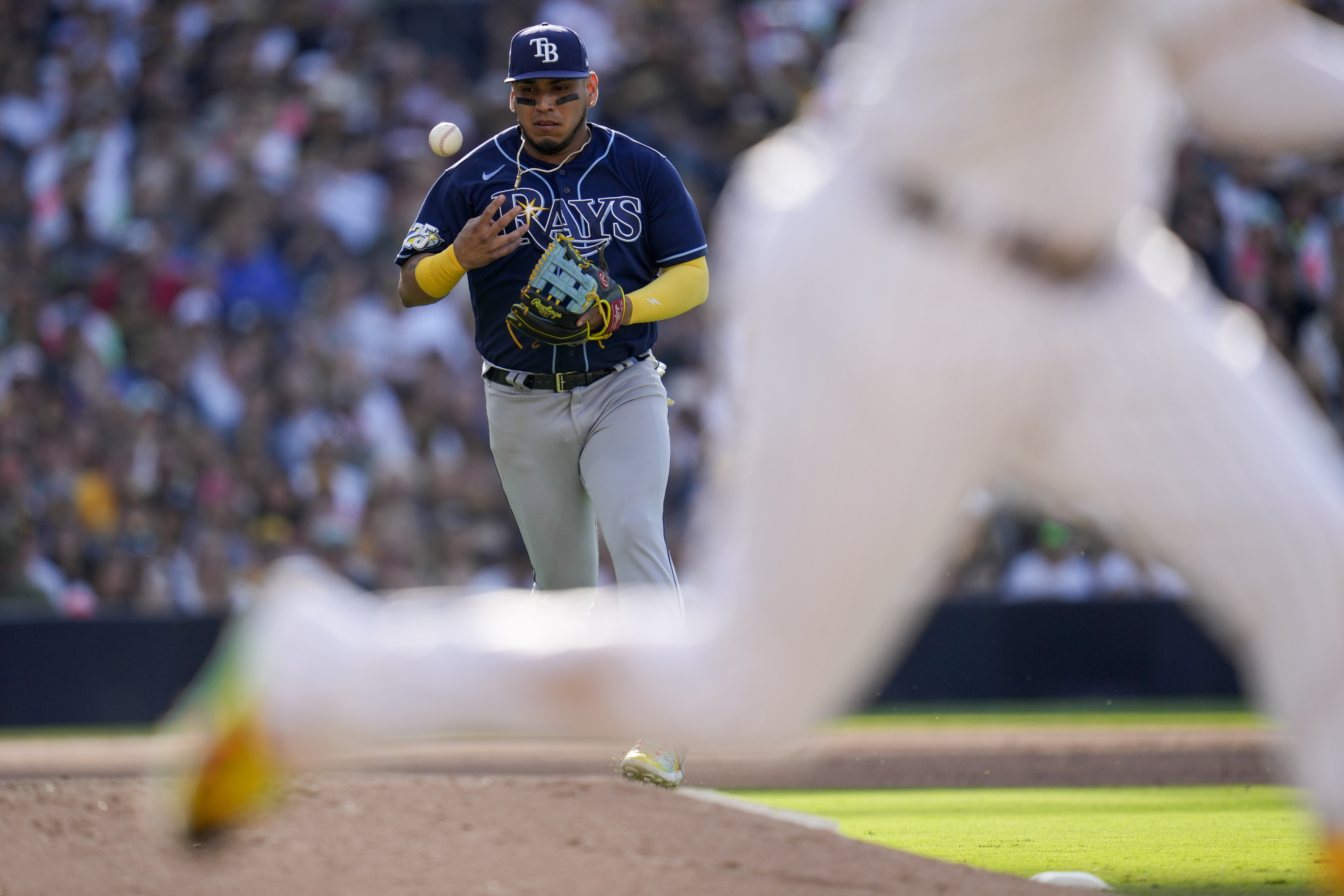 Padres' bunt derby backs dominant Blake Snell in 2-0 win against