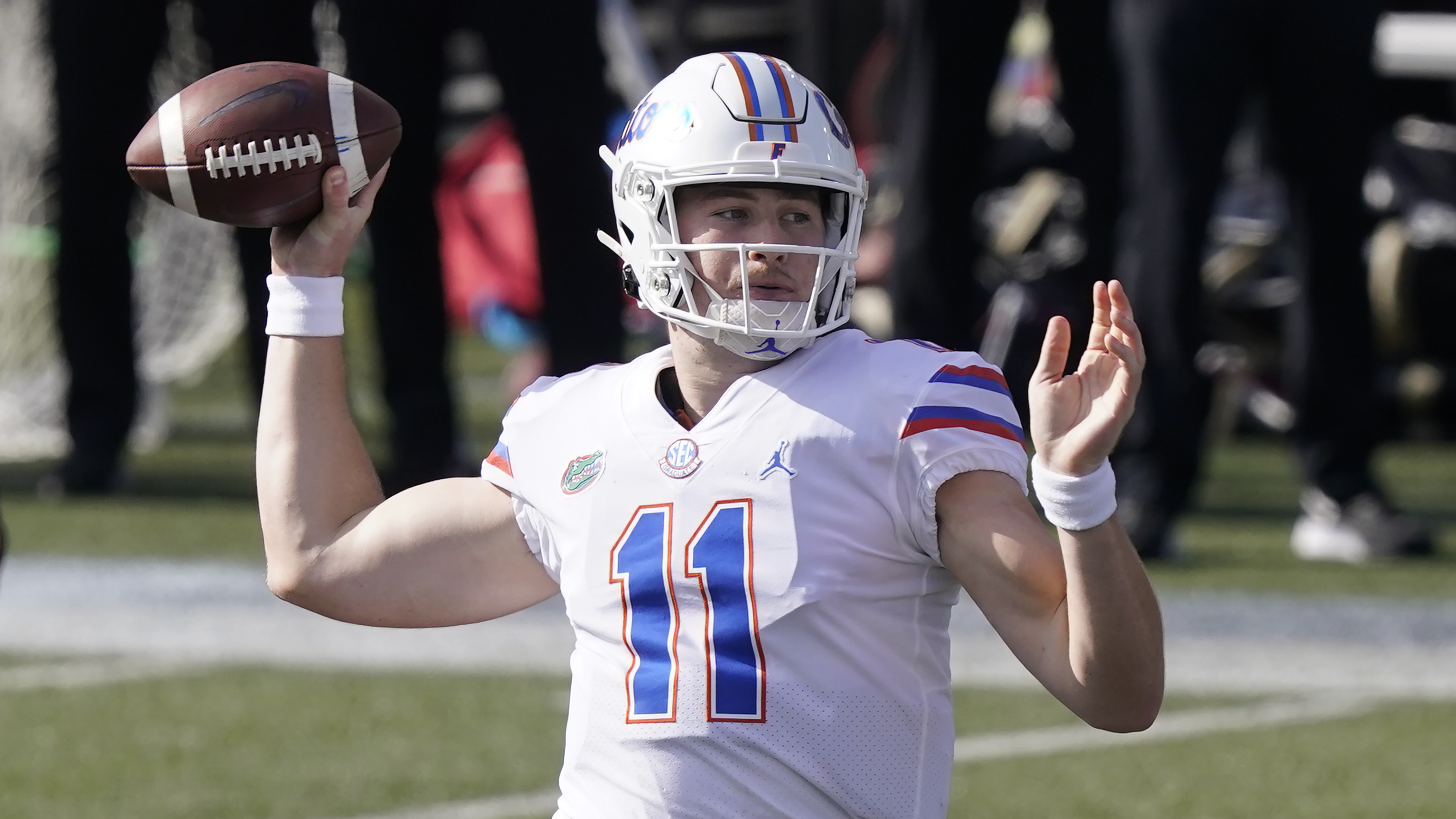 Florida Gators' Kyle Trask widens Heisman Trophy lead over Mac Jones,  Justin Fields