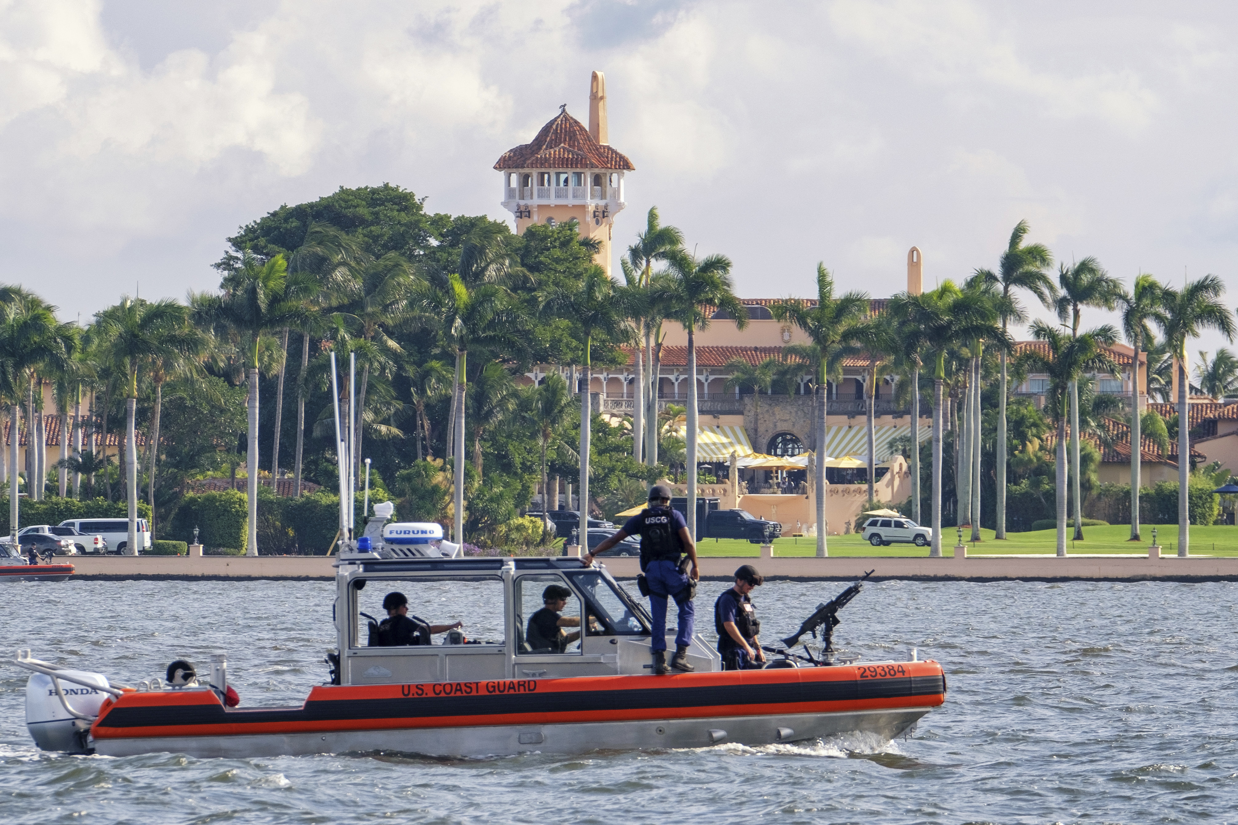 Trump S Move To Mar A Lago In Florida Challenged By Neighbor