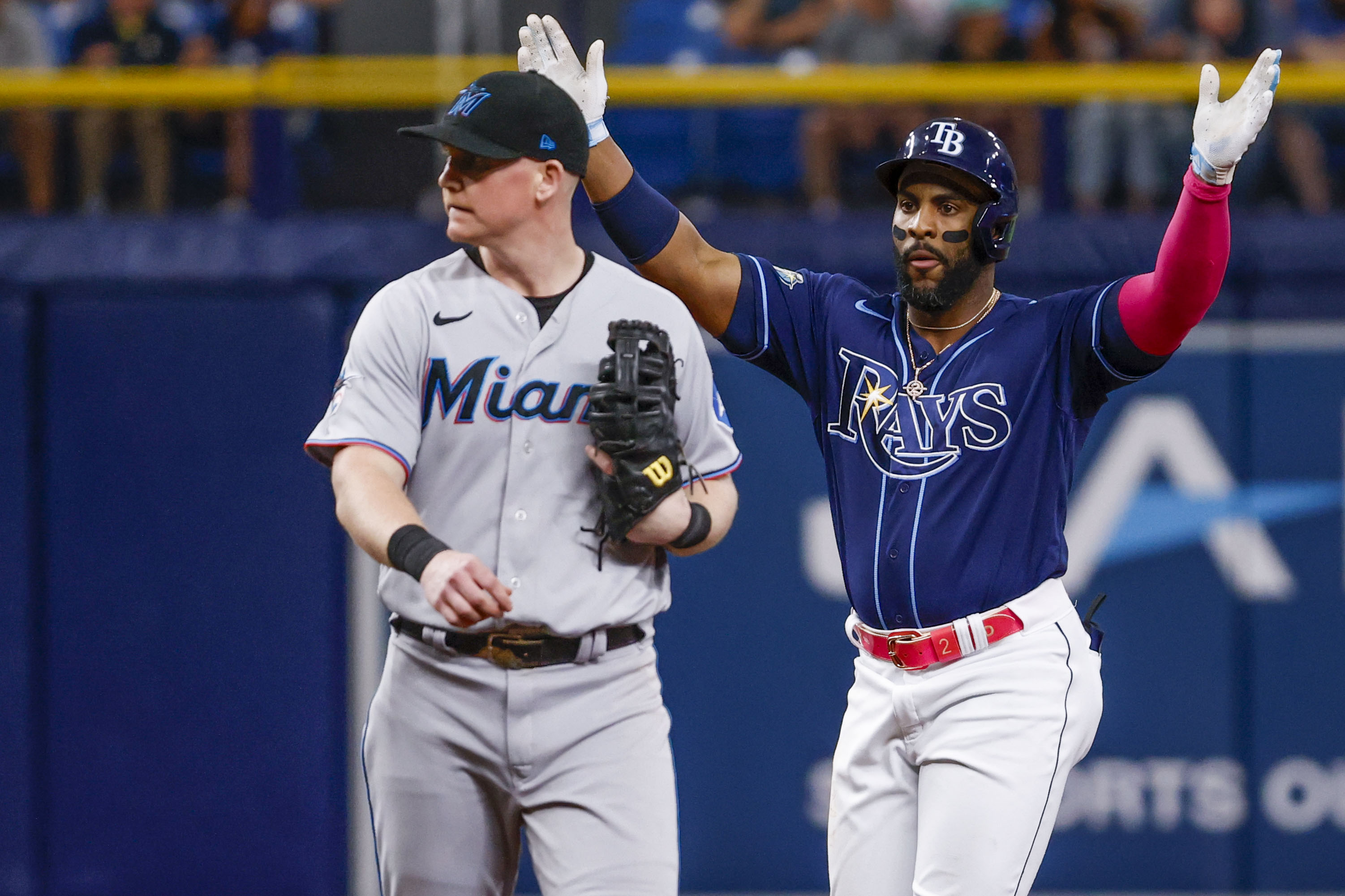 Kristie Ackert on X: Jose Siri, back in the lineup, signs for fans #Rays   / X